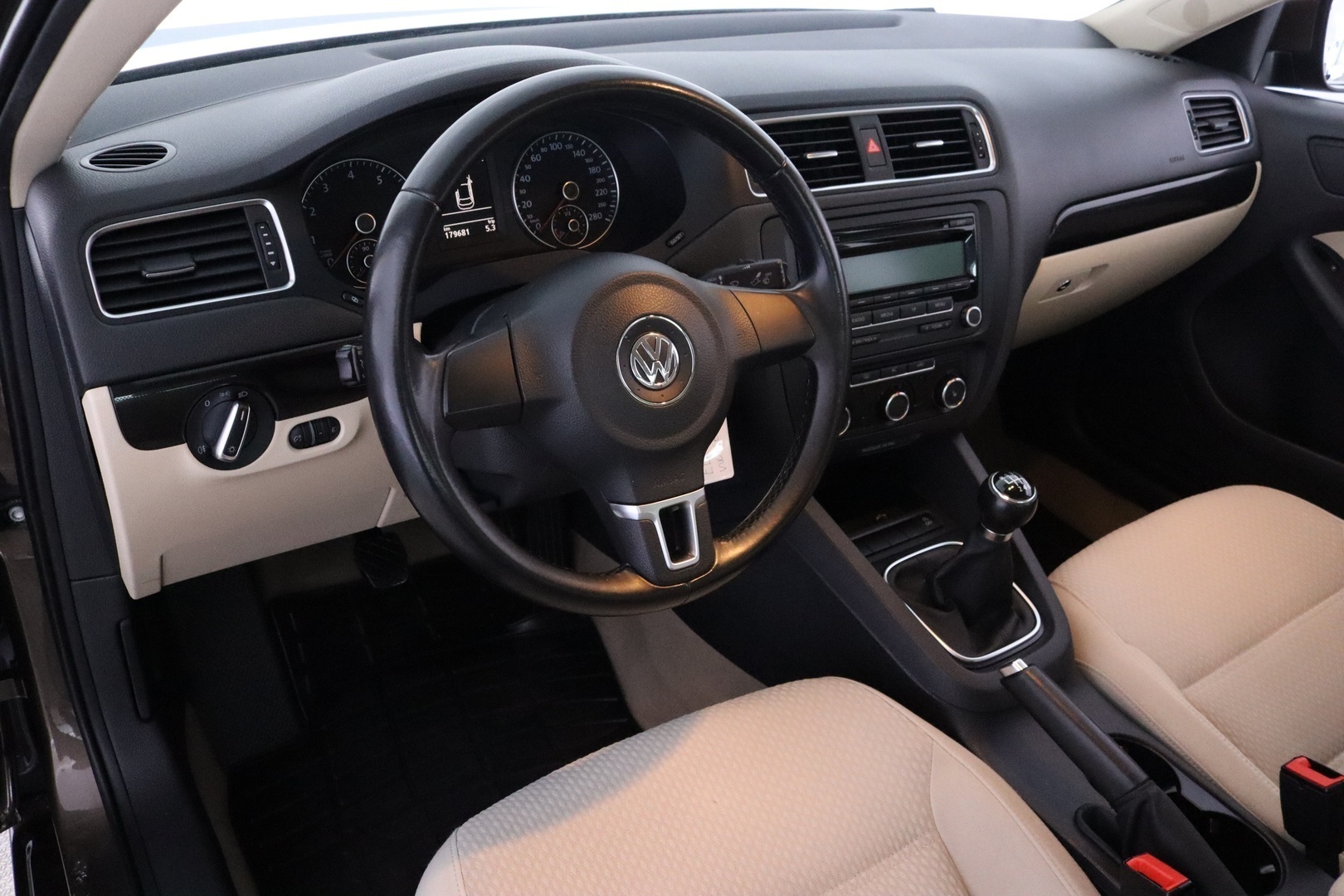 VOLKSWAGEN Jetta 15