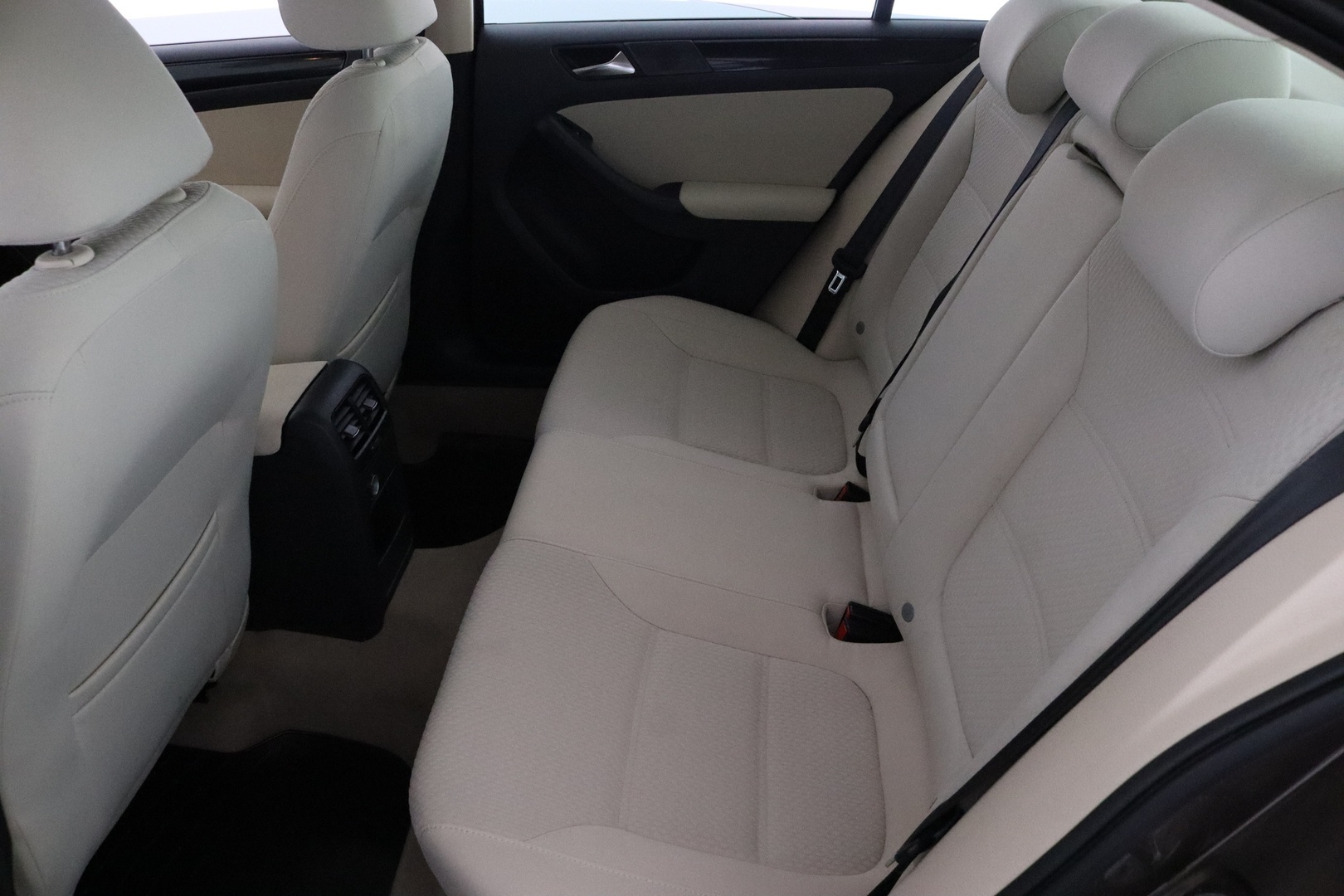 VOLKSWAGEN Jetta 16