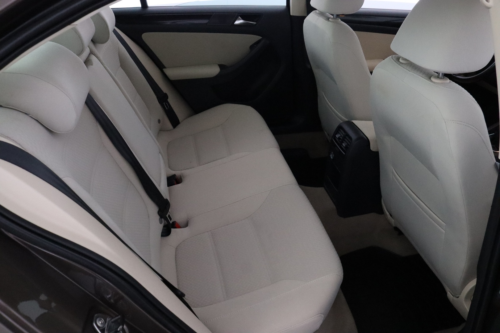 VOLKSWAGEN Jetta 18