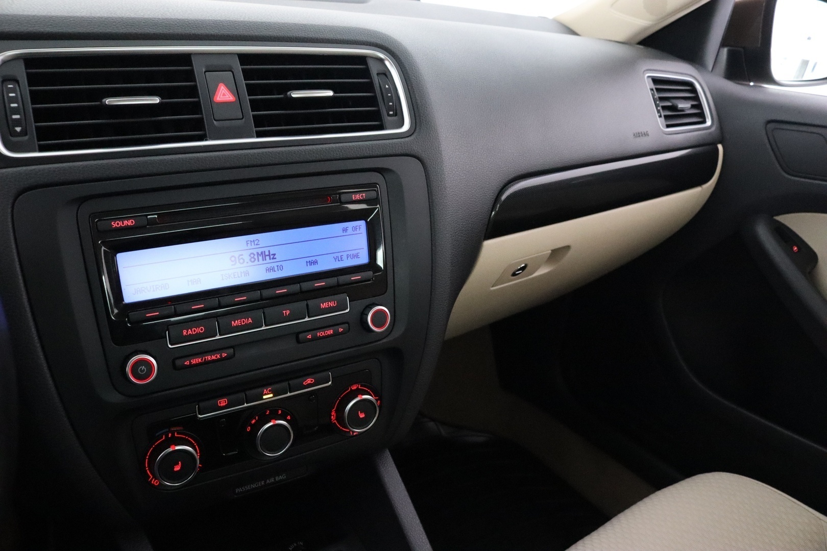 VOLKSWAGEN Jetta 21