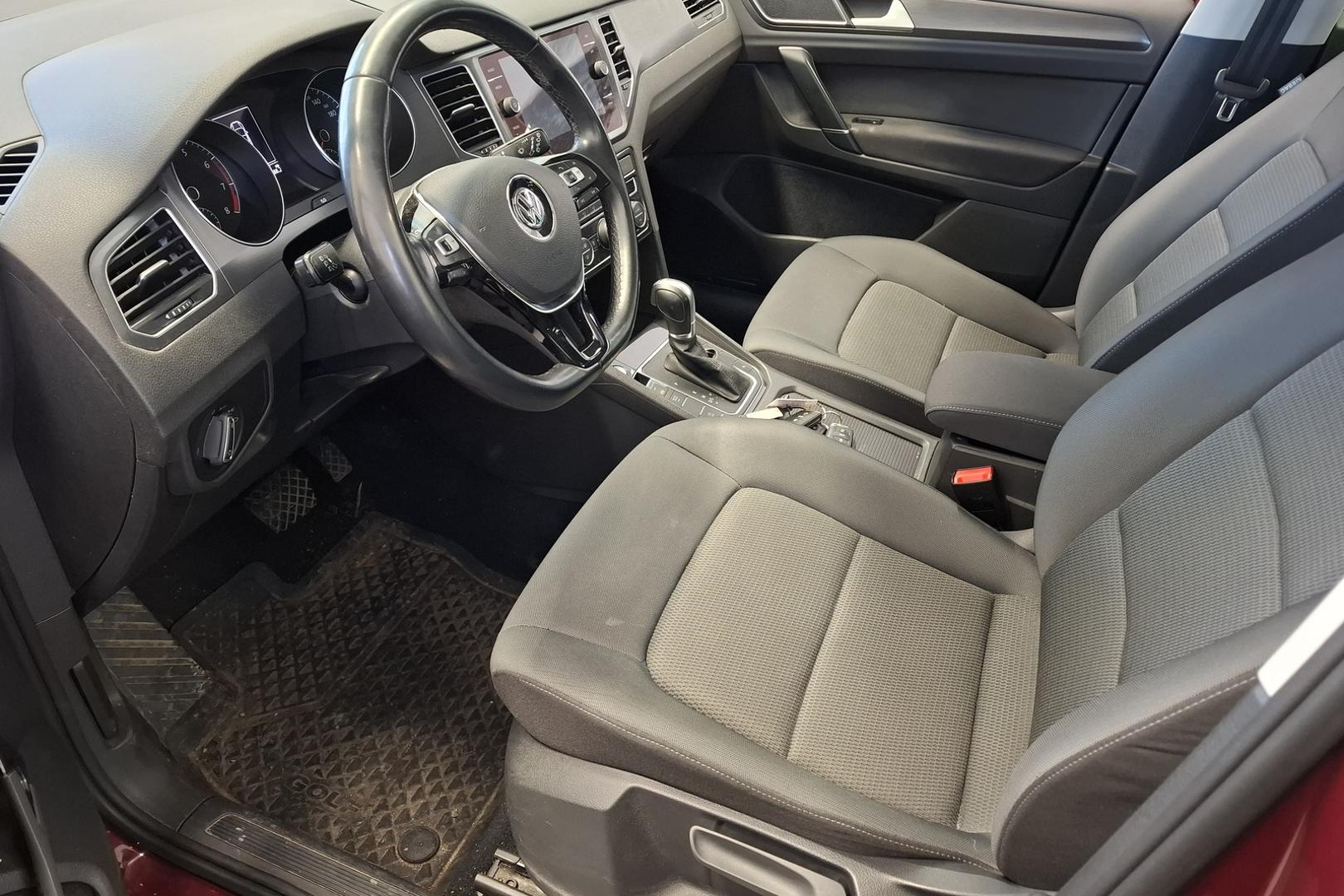 VOLKSWAGEN Golf Sportsvan 2017