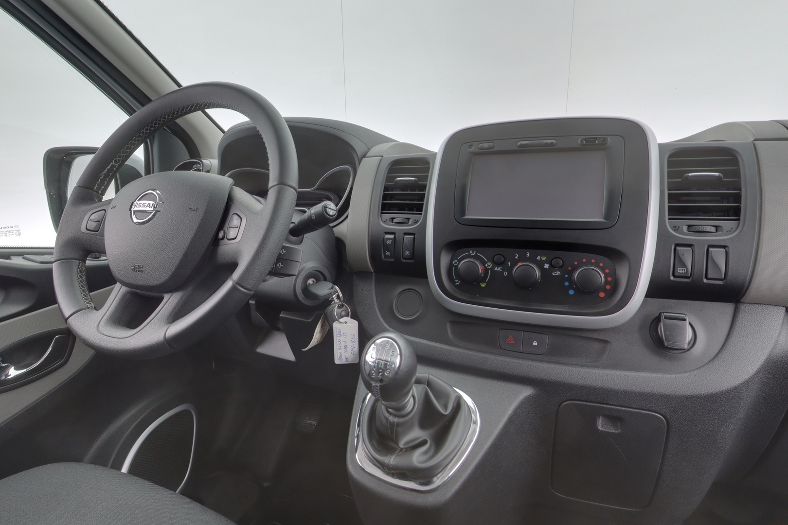 NISSAN NV300 2019