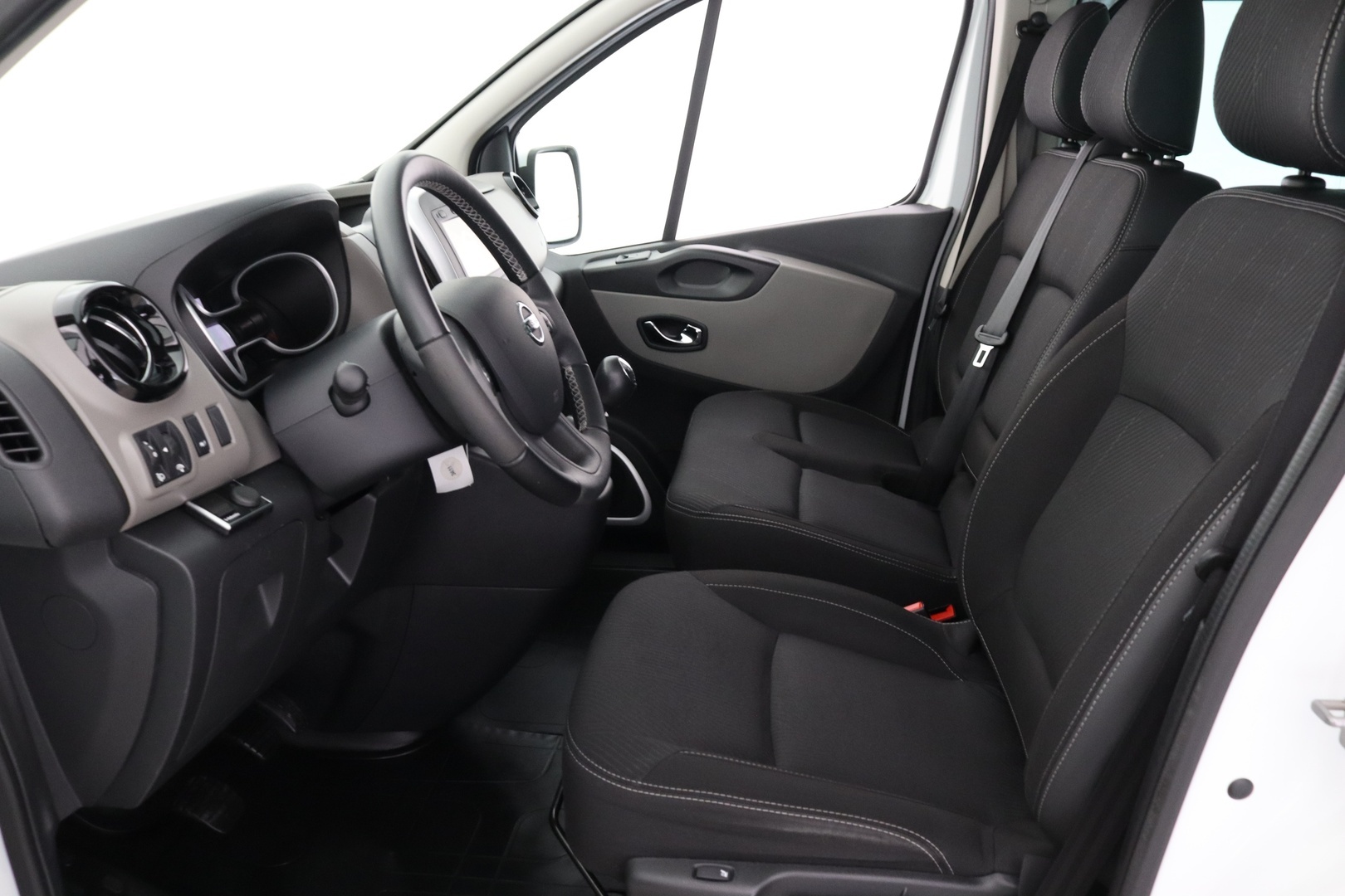 NISSAN NV300 2019