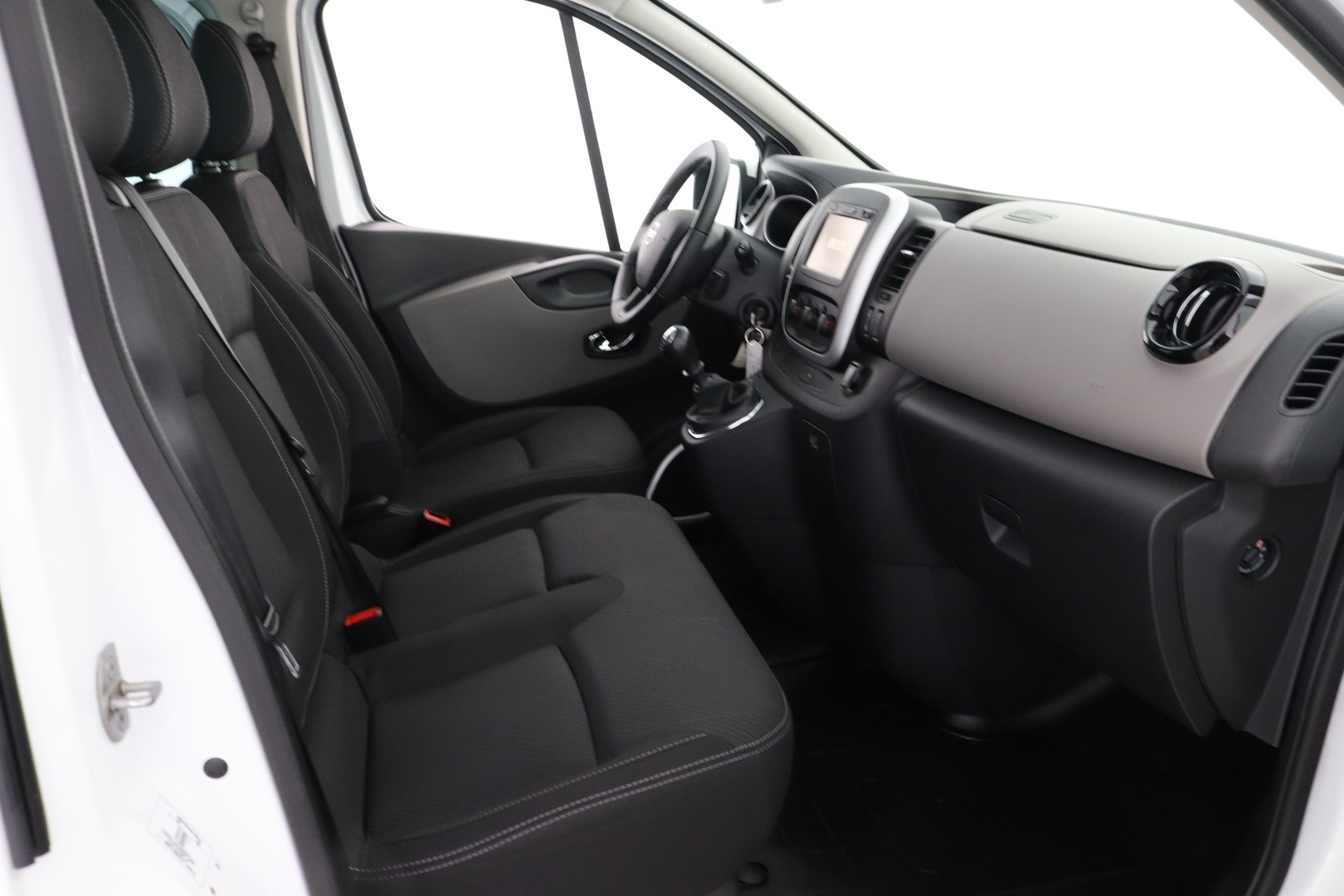 NISSAN NV300 2019