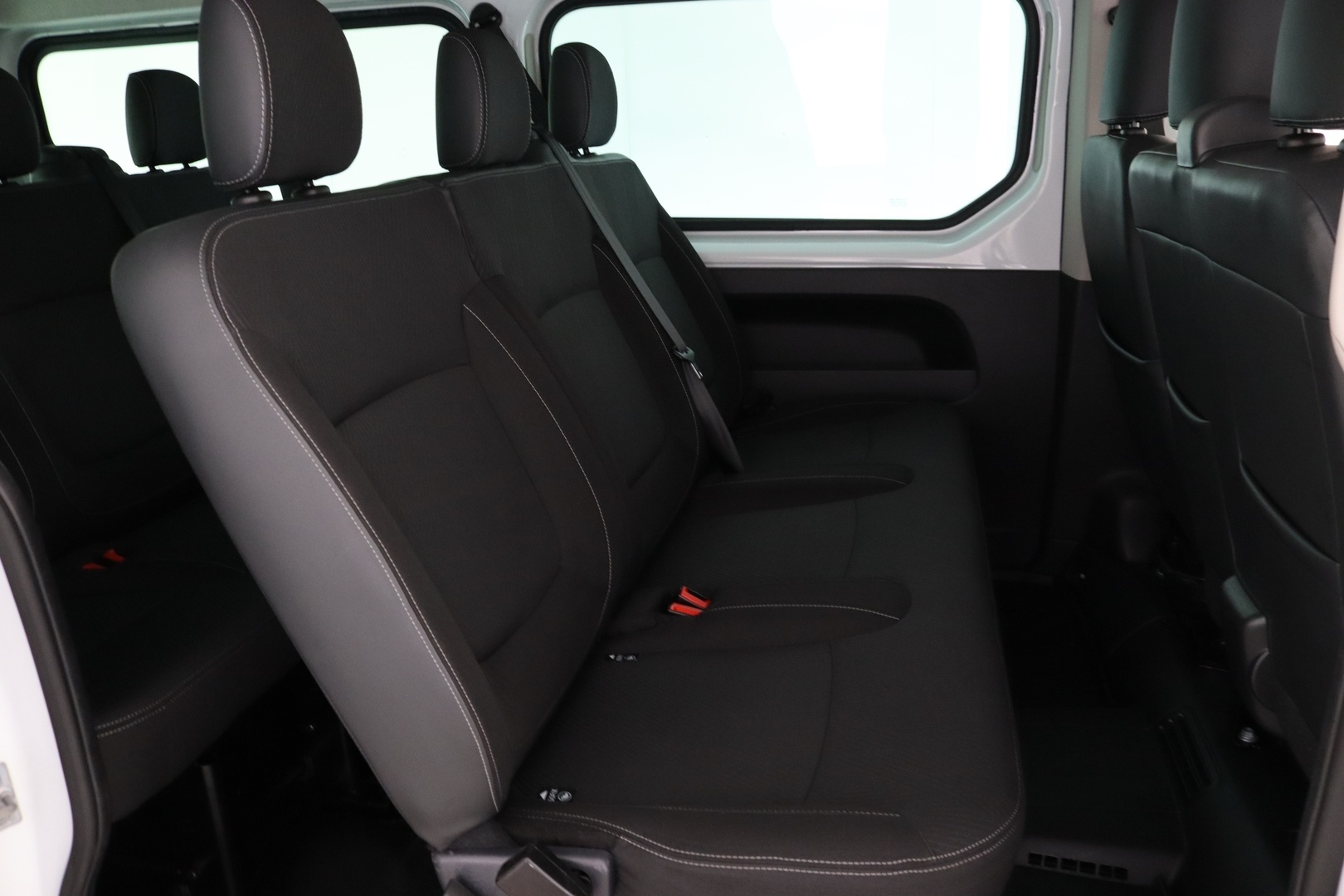 NISSAN NV300 2019