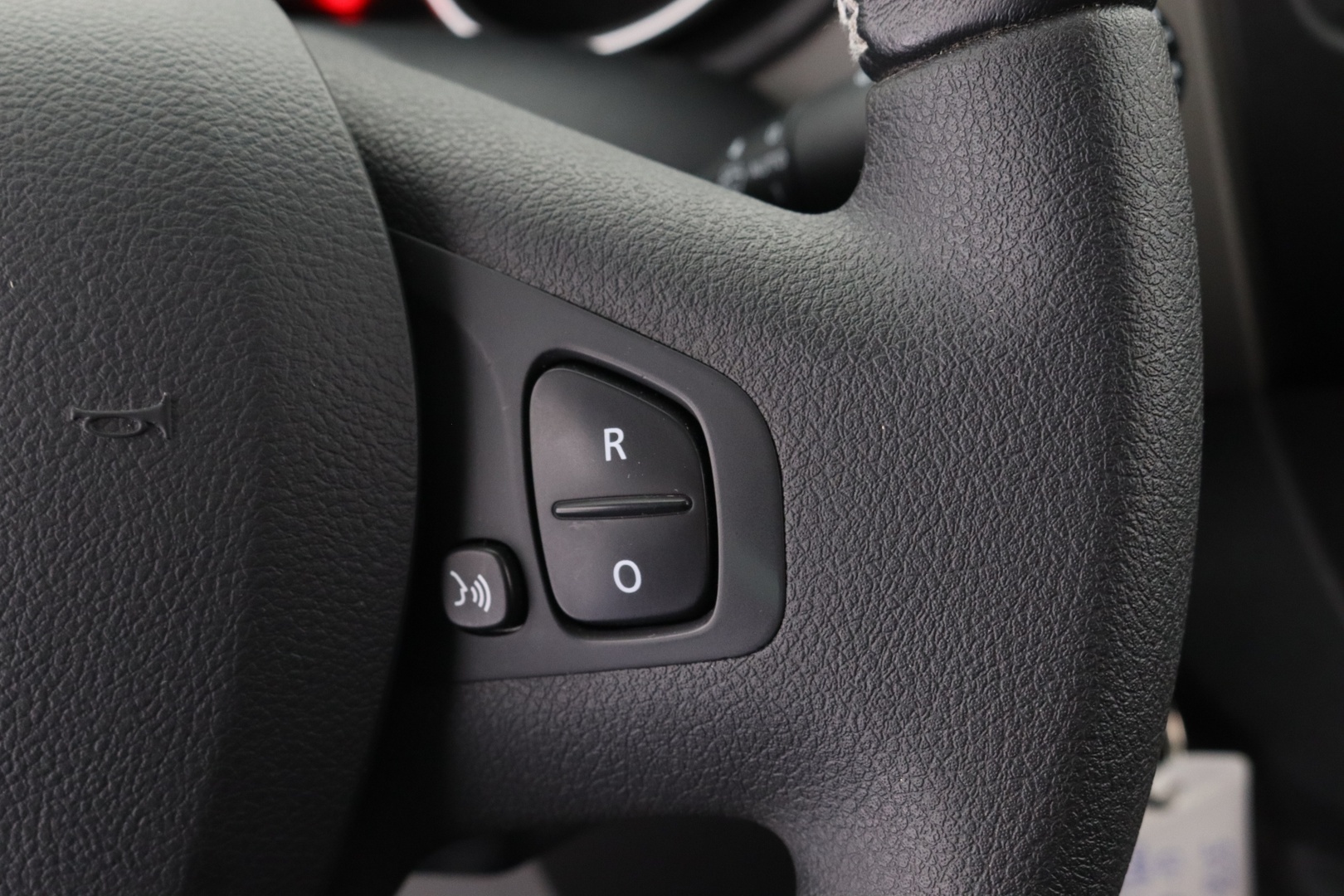 NISSAN NV300 2019