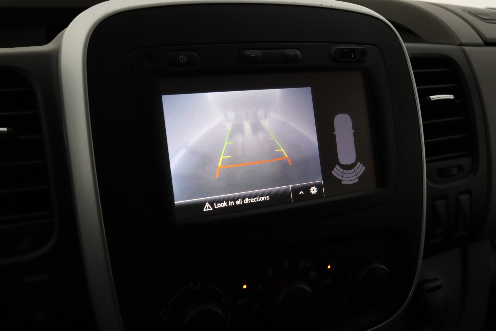 NISSAN NV300 2019