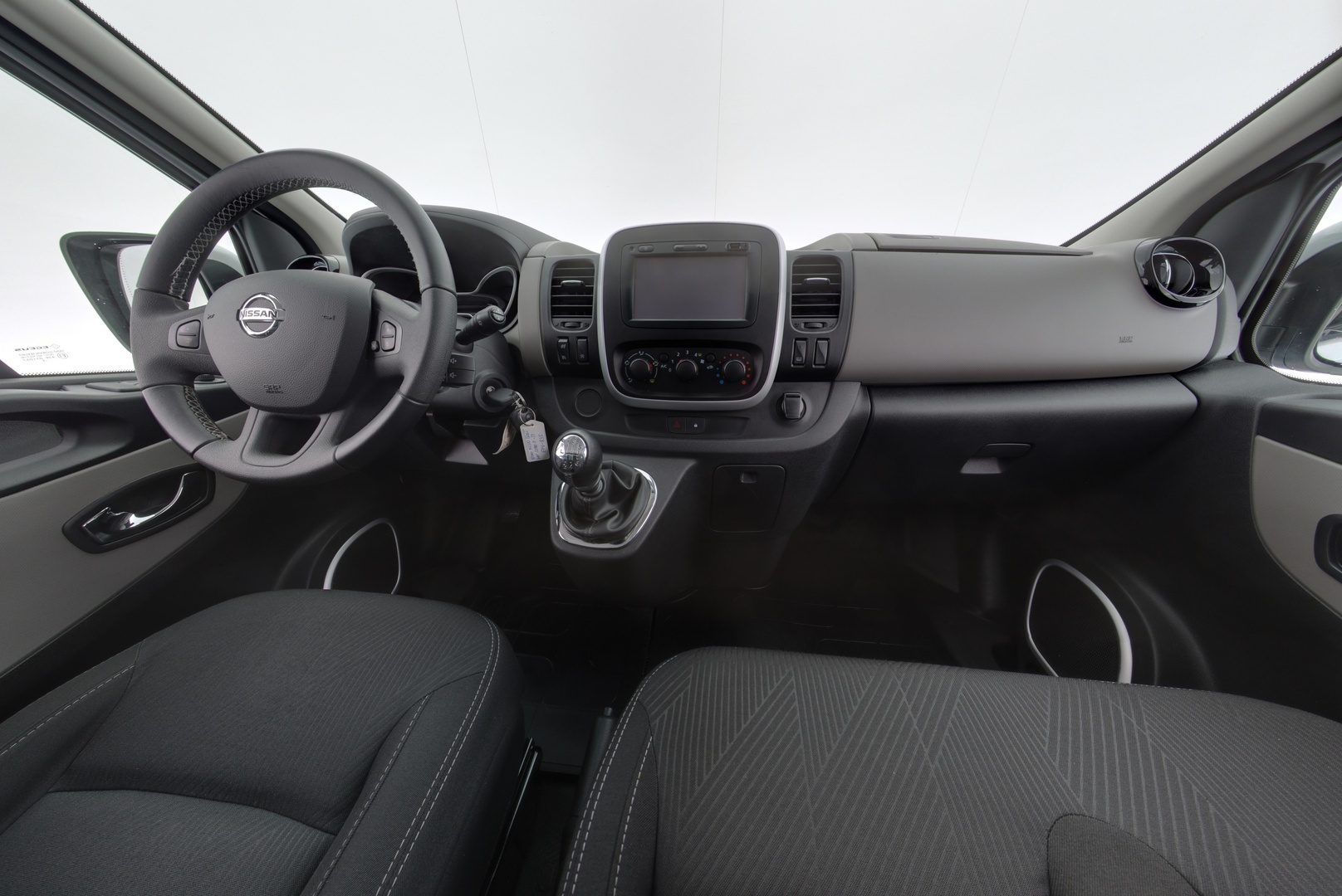 NISSAN NV300 2019