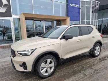 VOLVO XC40 2025