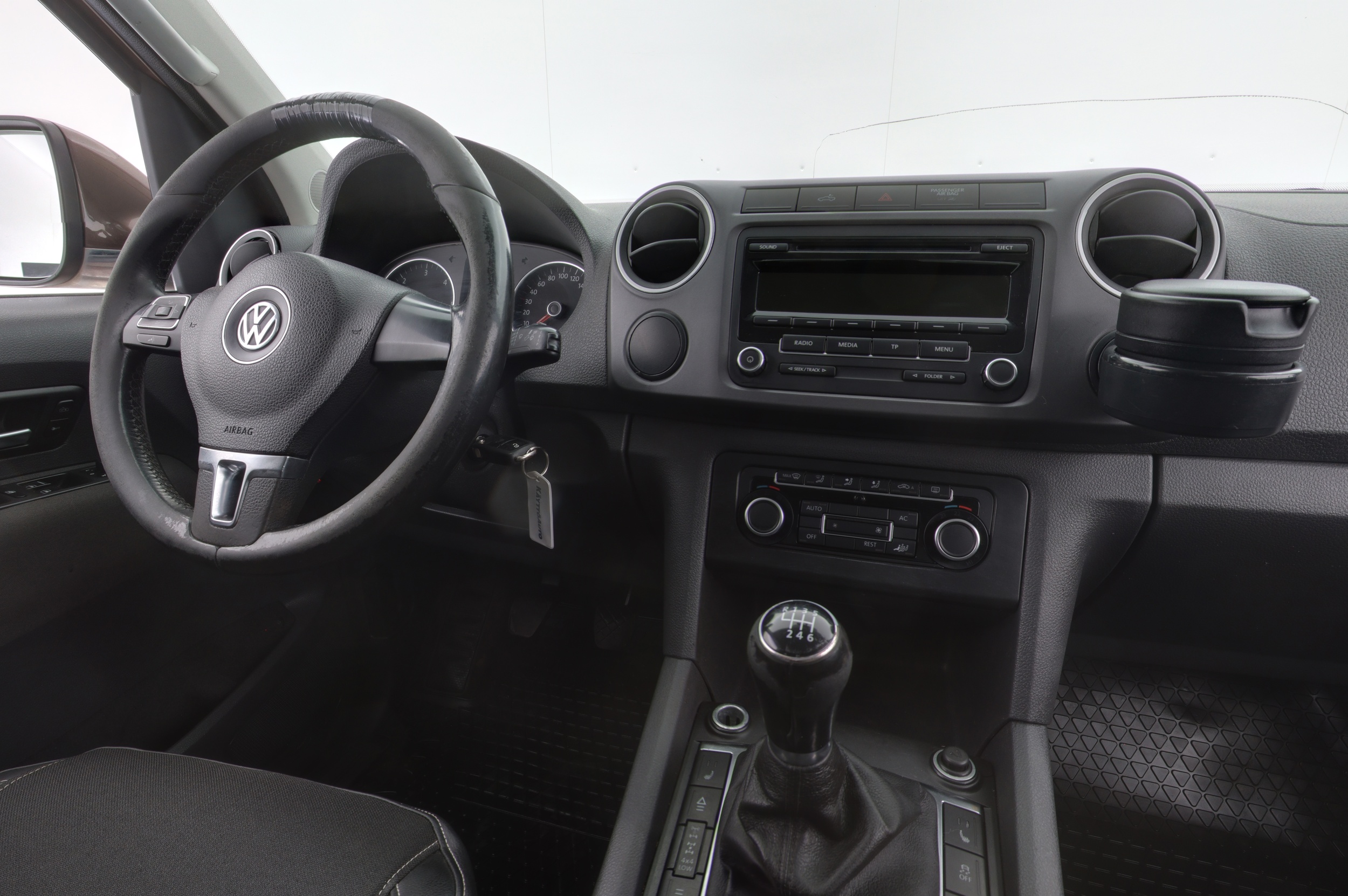 VOLKSWAGEN Amarok 2012