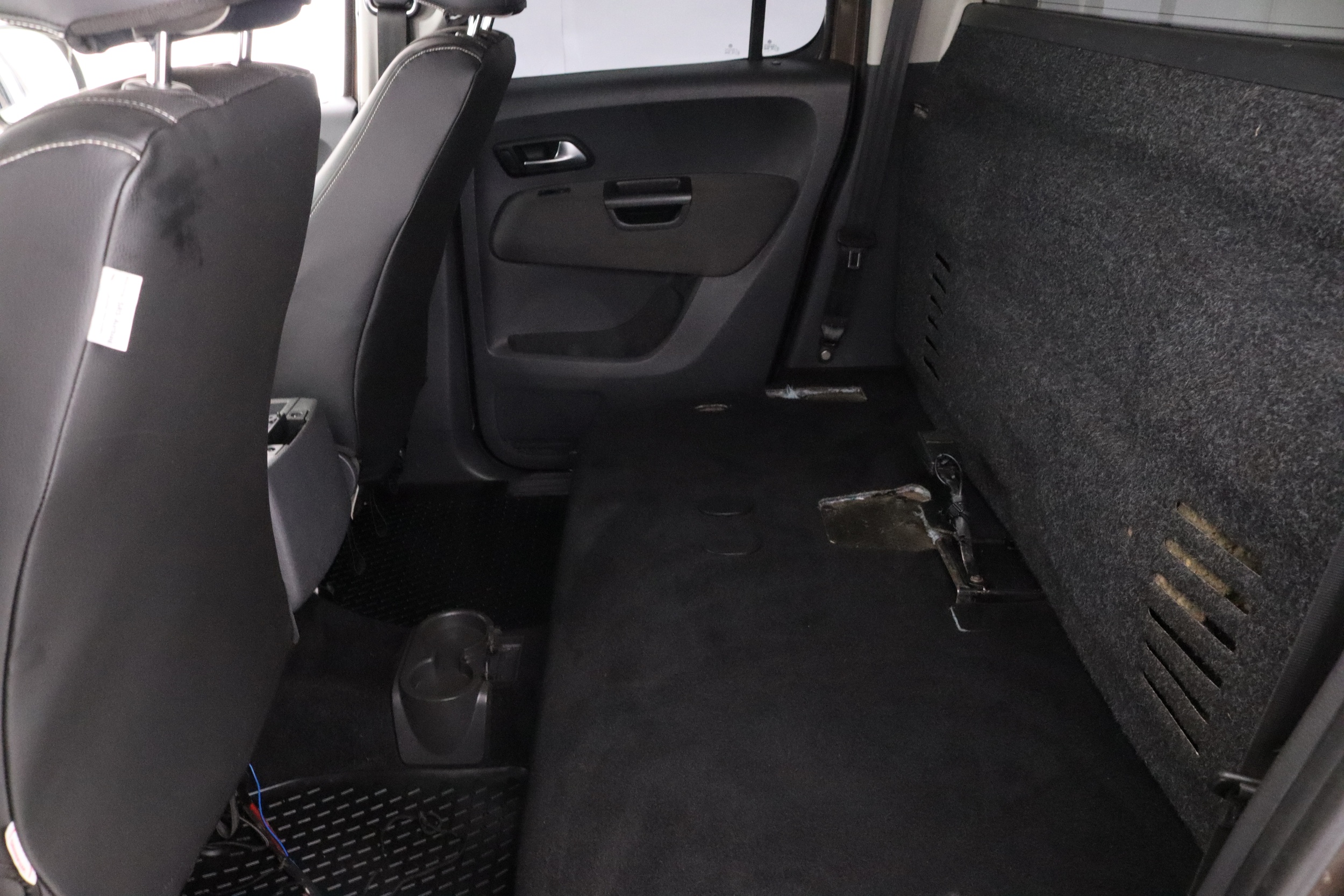 VOLKSWAGEN Amarok 2012