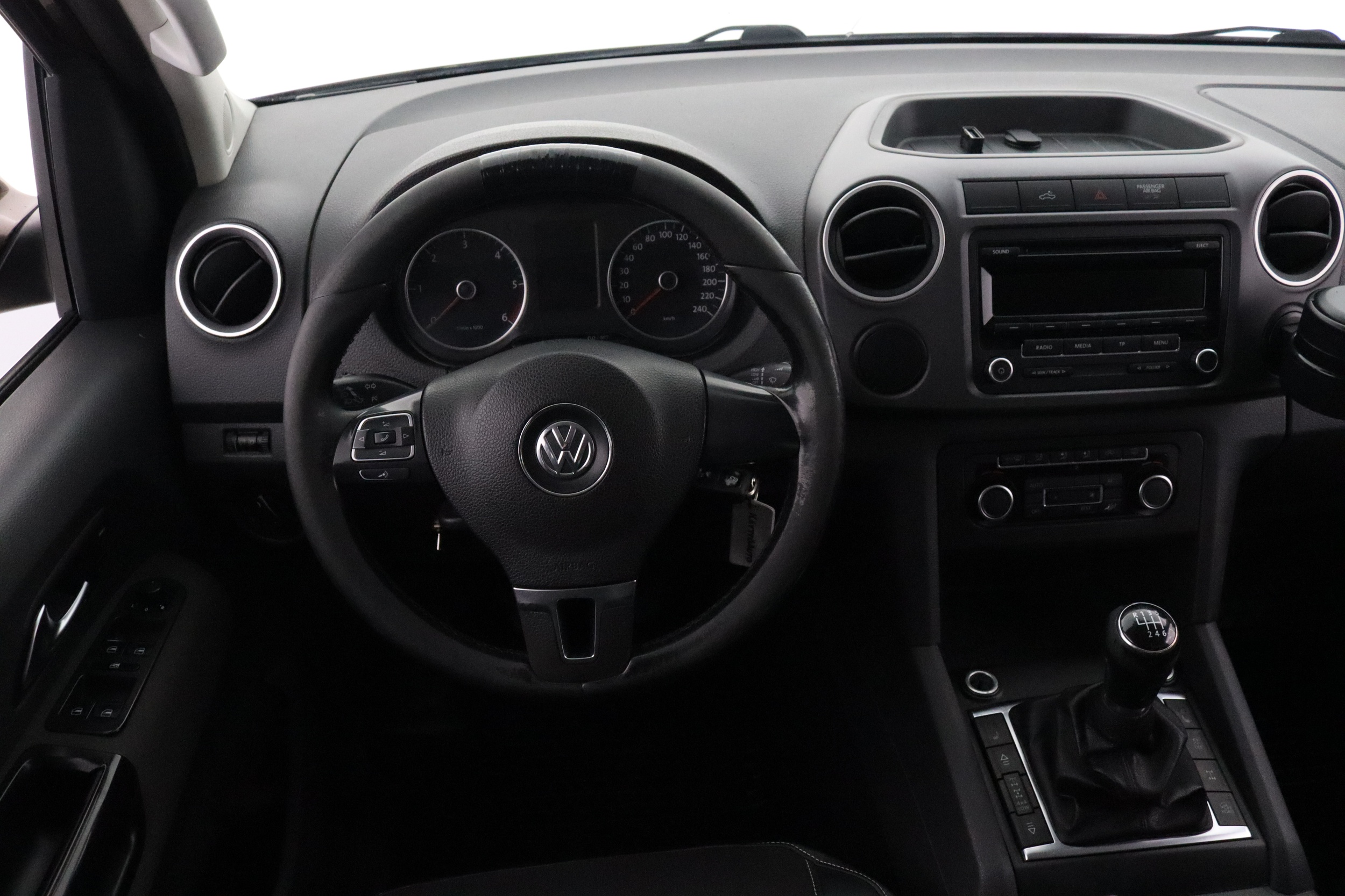 VOLKSWAGEN Amarok 2012