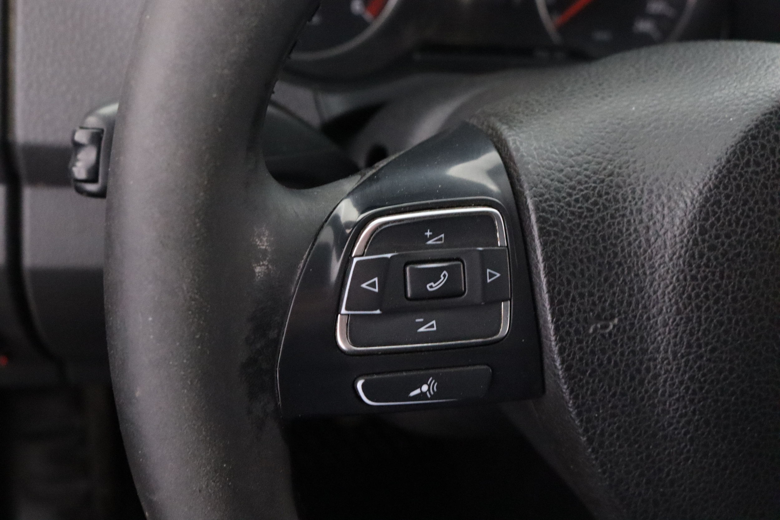 VOLKSWAGEN Amarok 2012