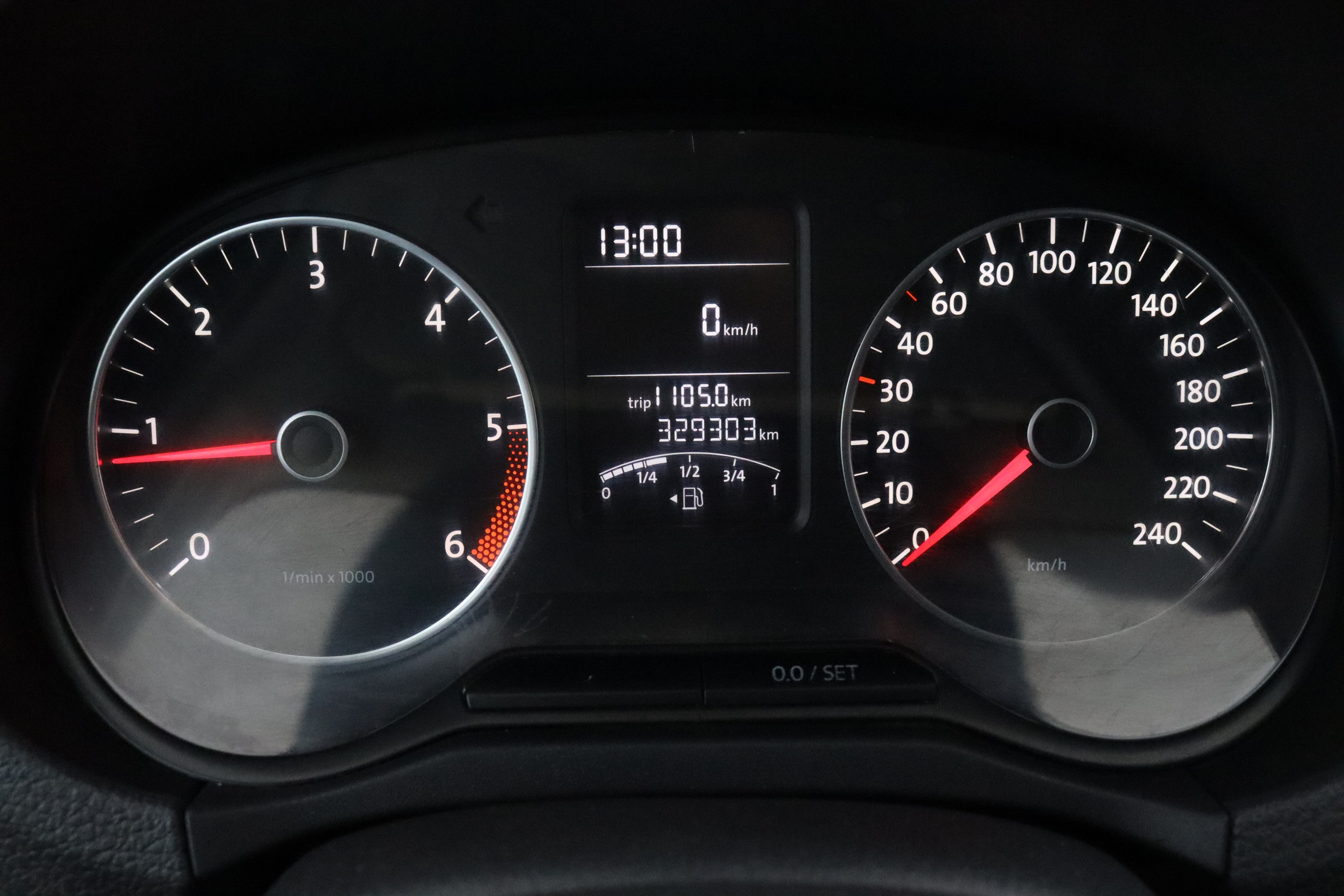 VOLKSWAGEN Amarok 2012