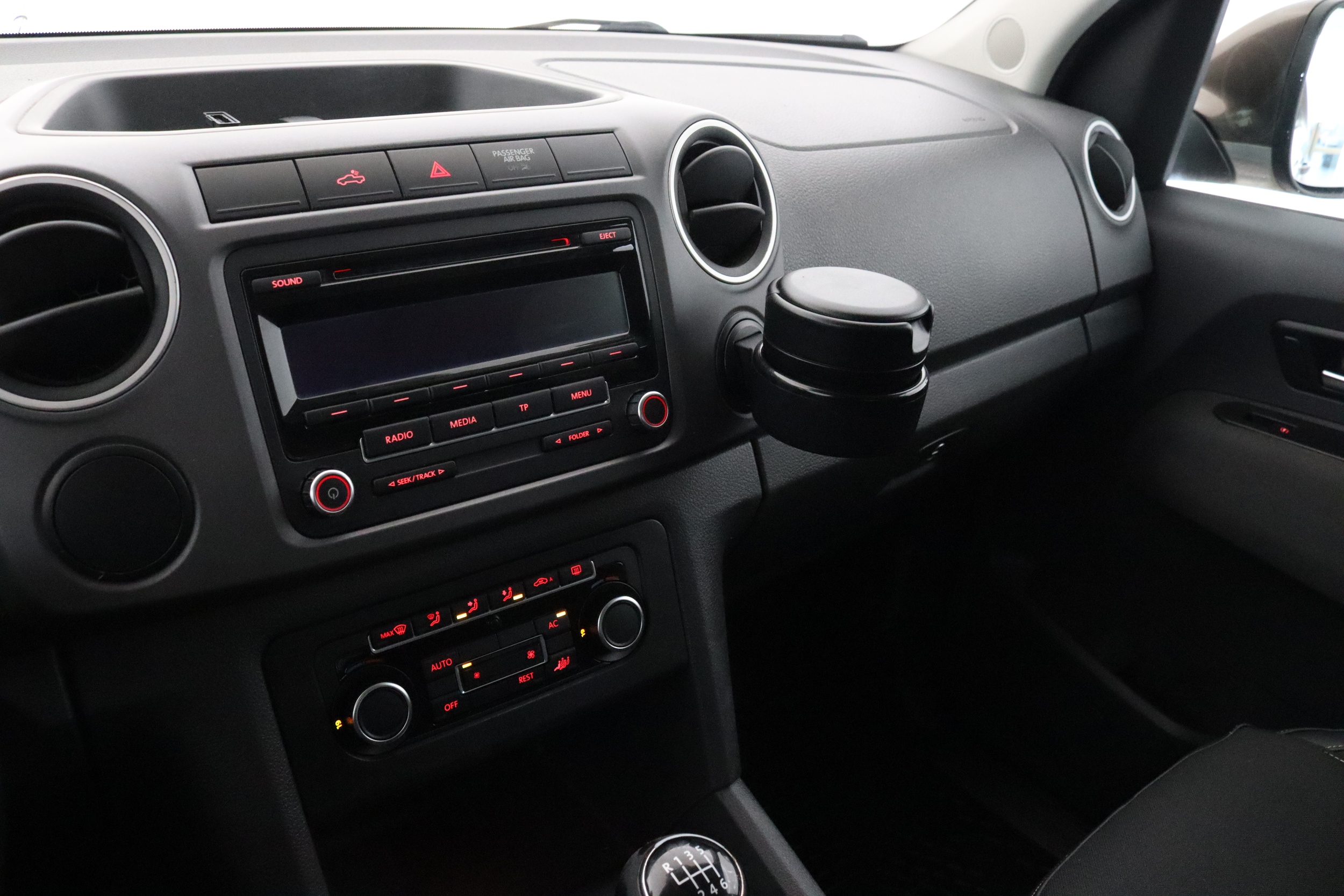 VOLKSWAGEN Amarok 2012