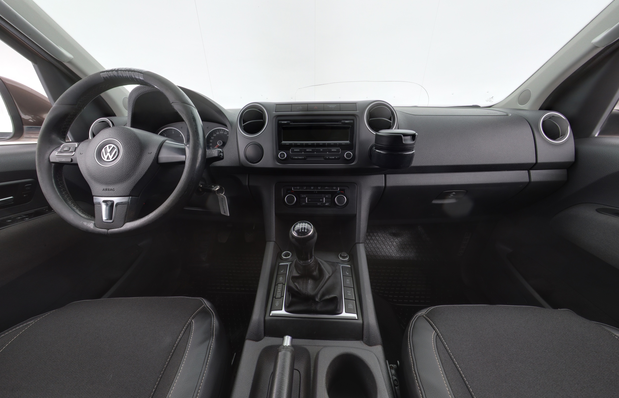 VOLKSWAGEN Amarok 2012