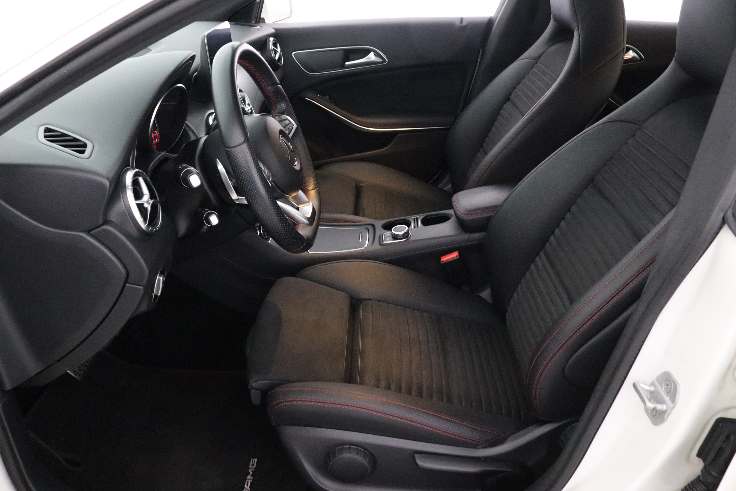 MERCEDES-BENZ CLA 2018