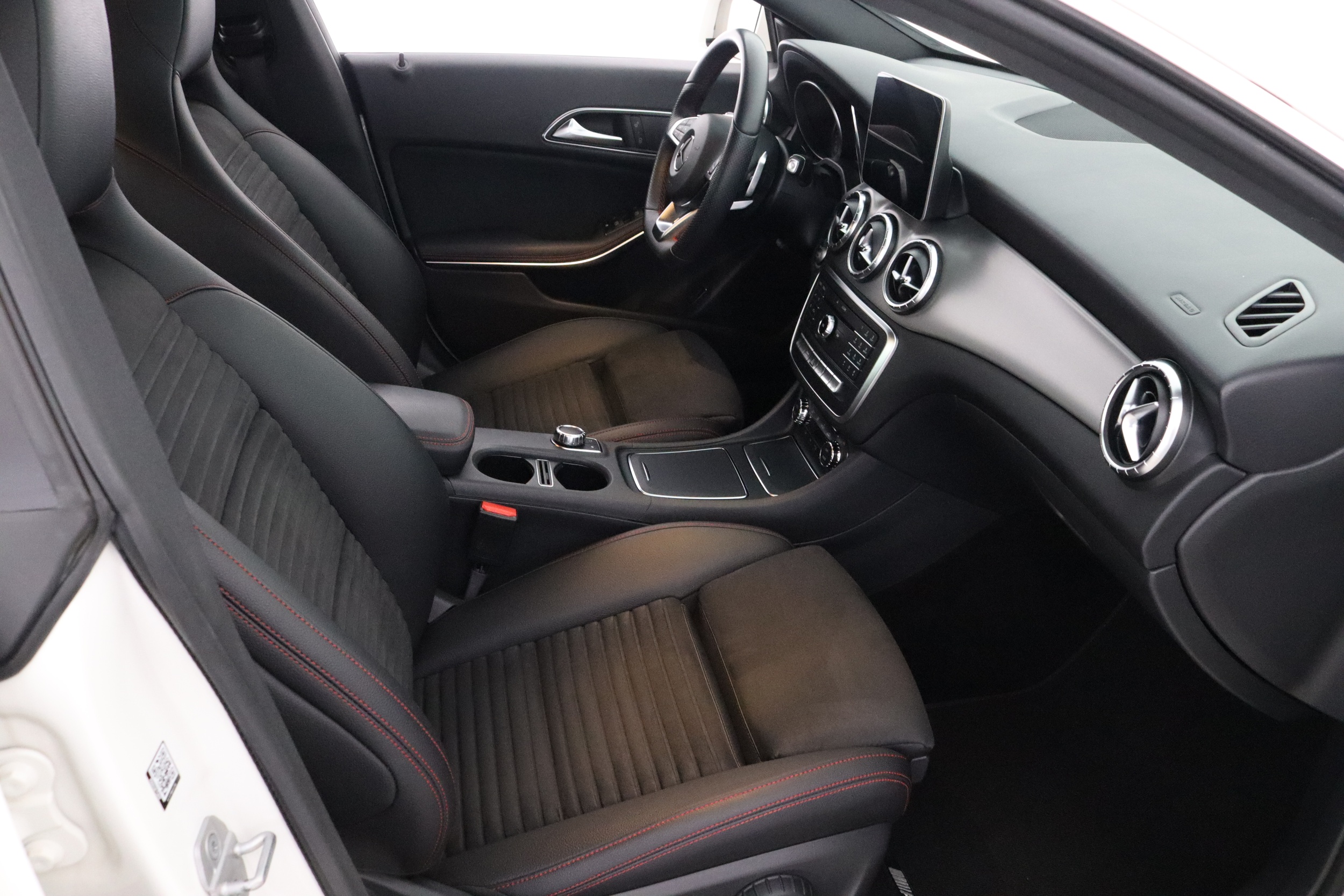 MERCEDES-BENZ CLA 2018