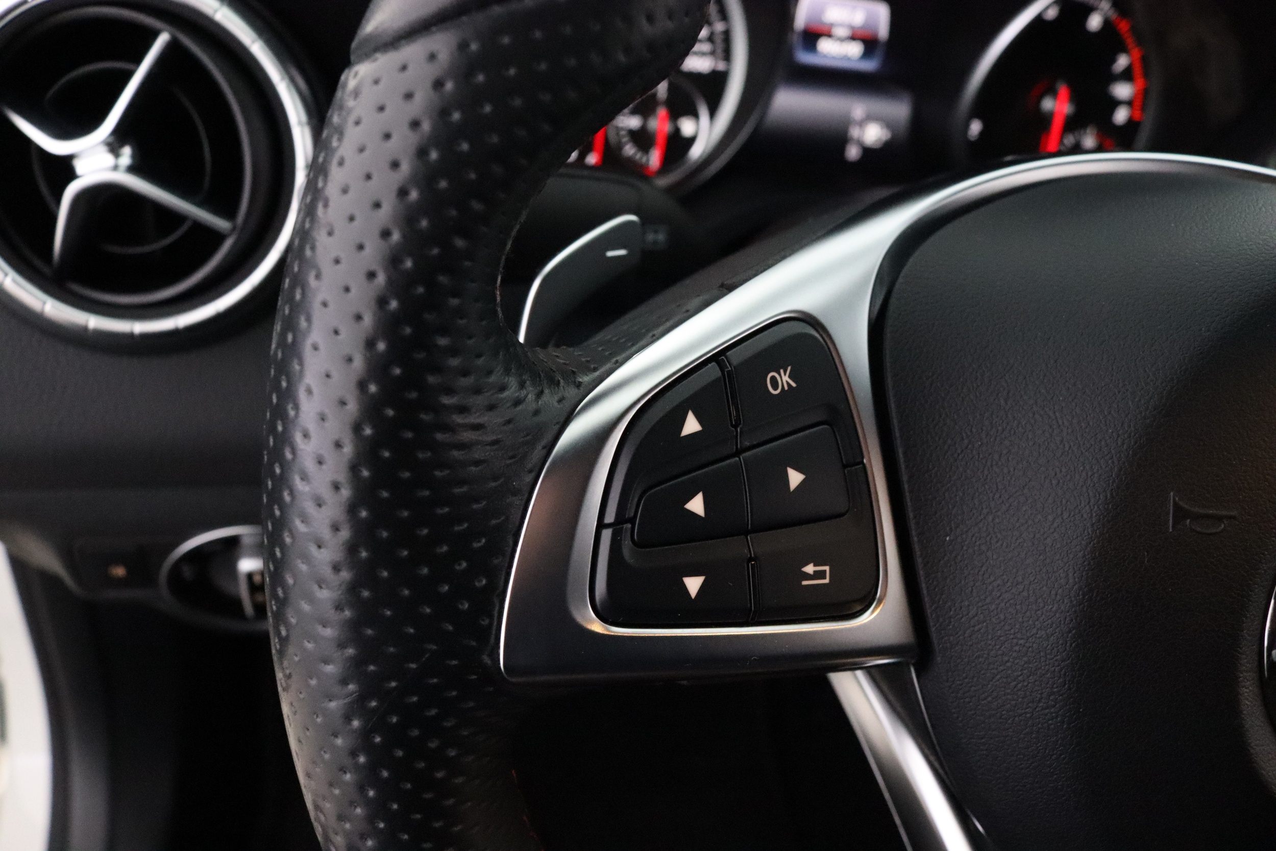 MERCEDES-BENZ CLA 2018