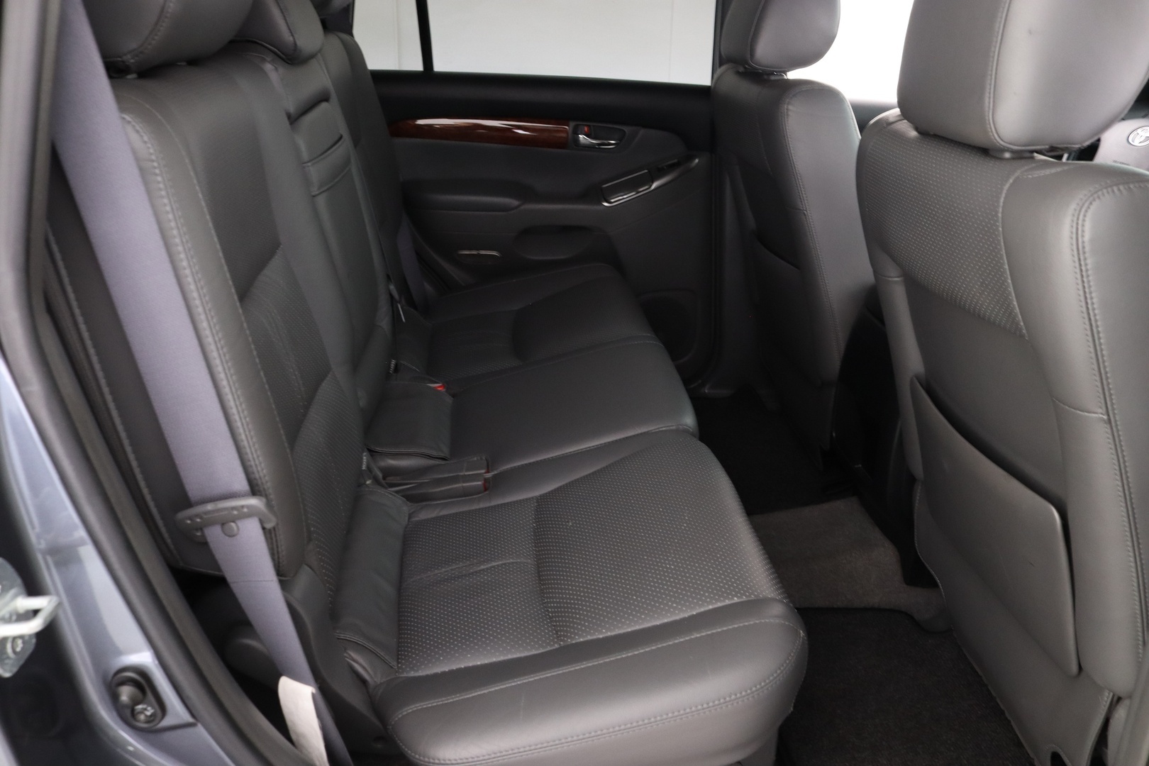TOYOTA Land Cruiser 17
