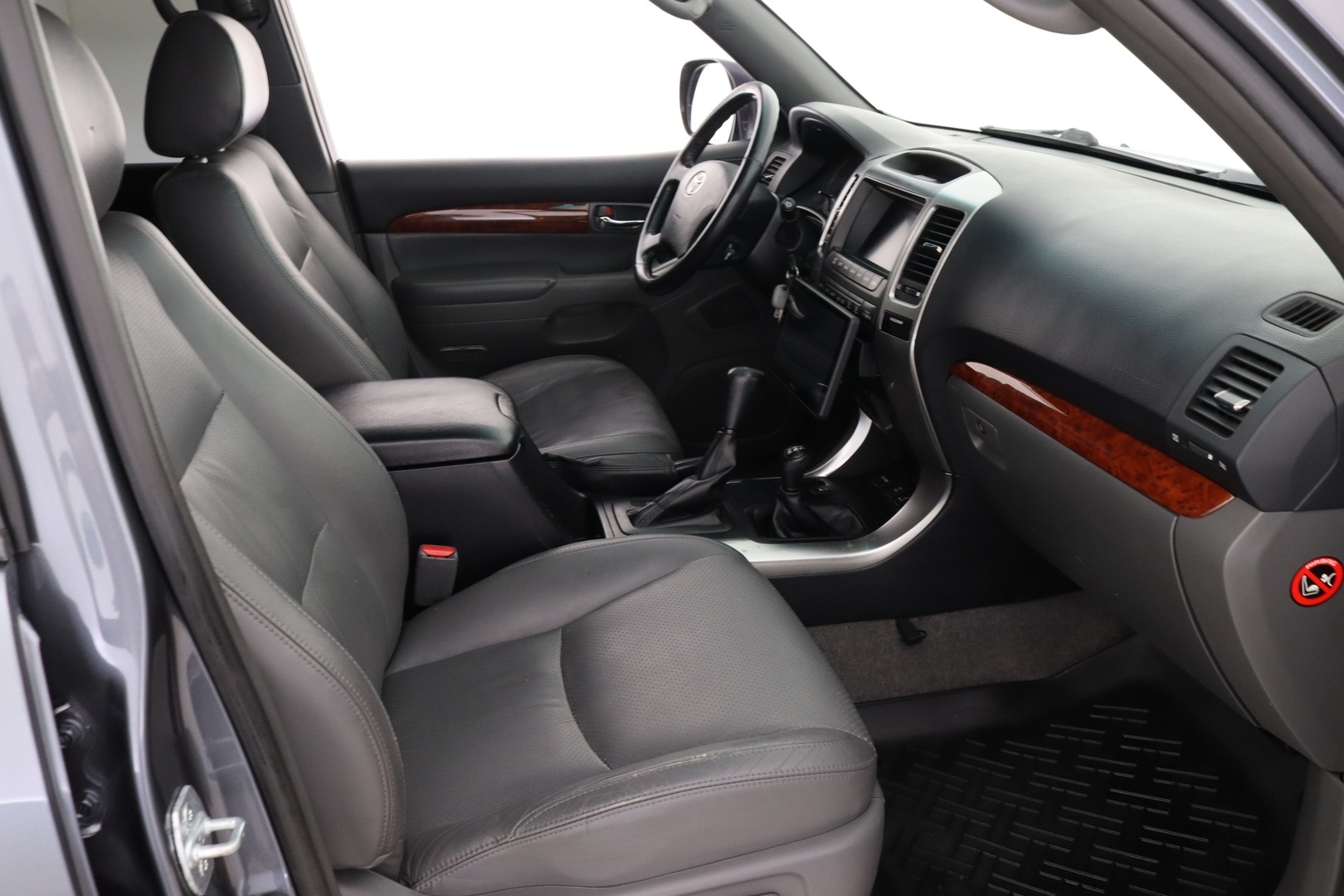 TOYOTA Land Cruiser 18