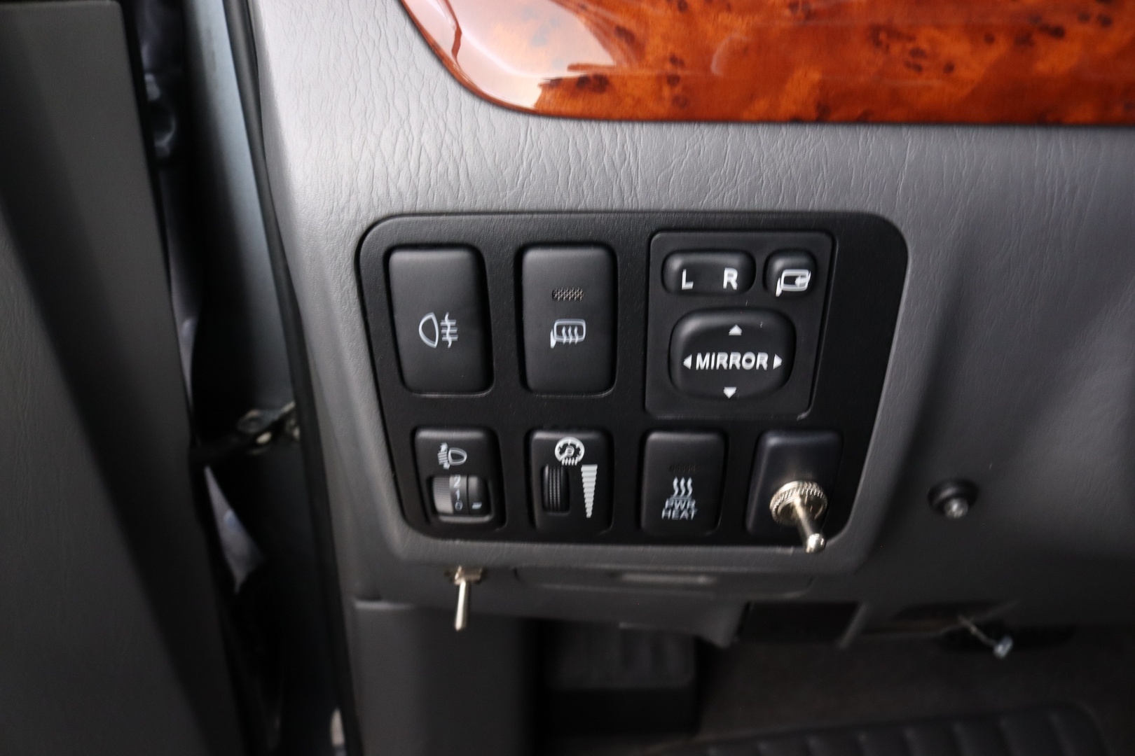 TOYOTA Land Cruiser 19