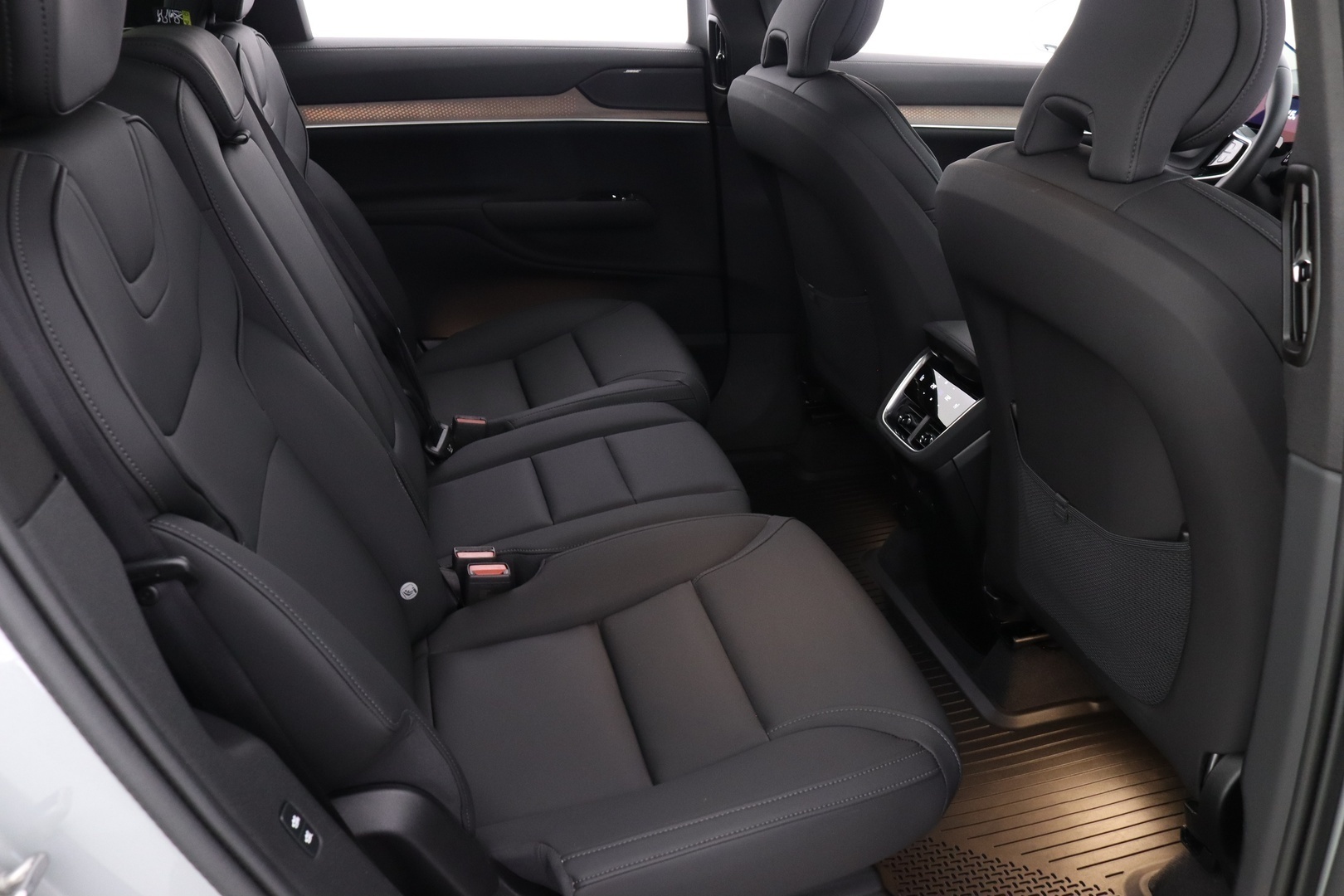 VOLVO EX90 17