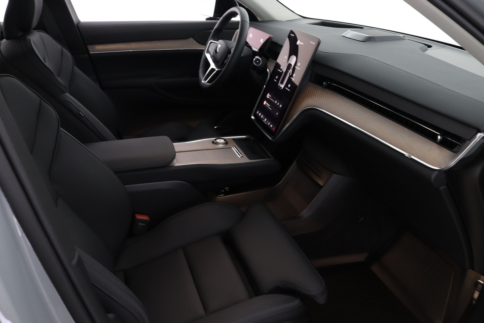 VOLVO EX90 18