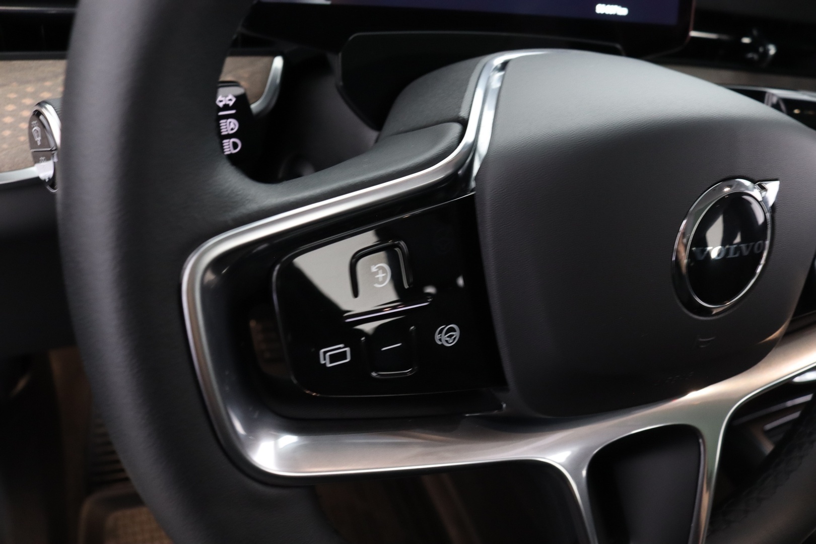 VOLVO EX90 19