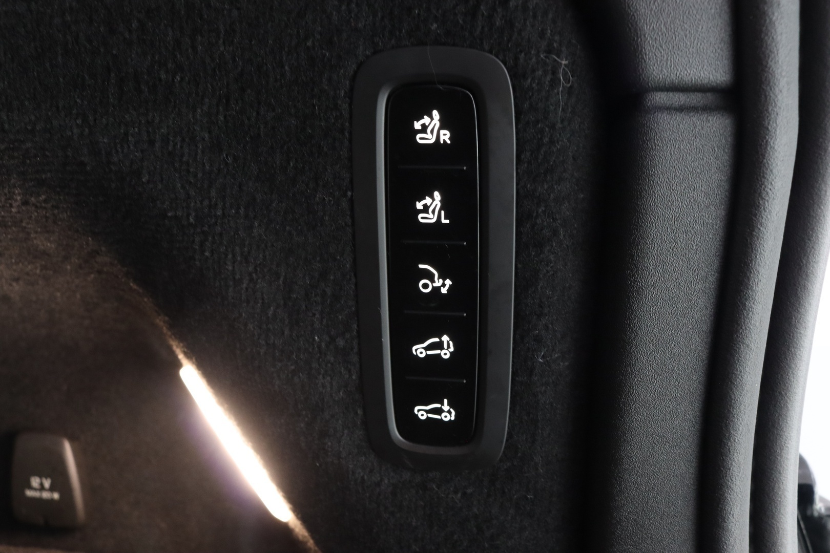VOLVO EX90 36