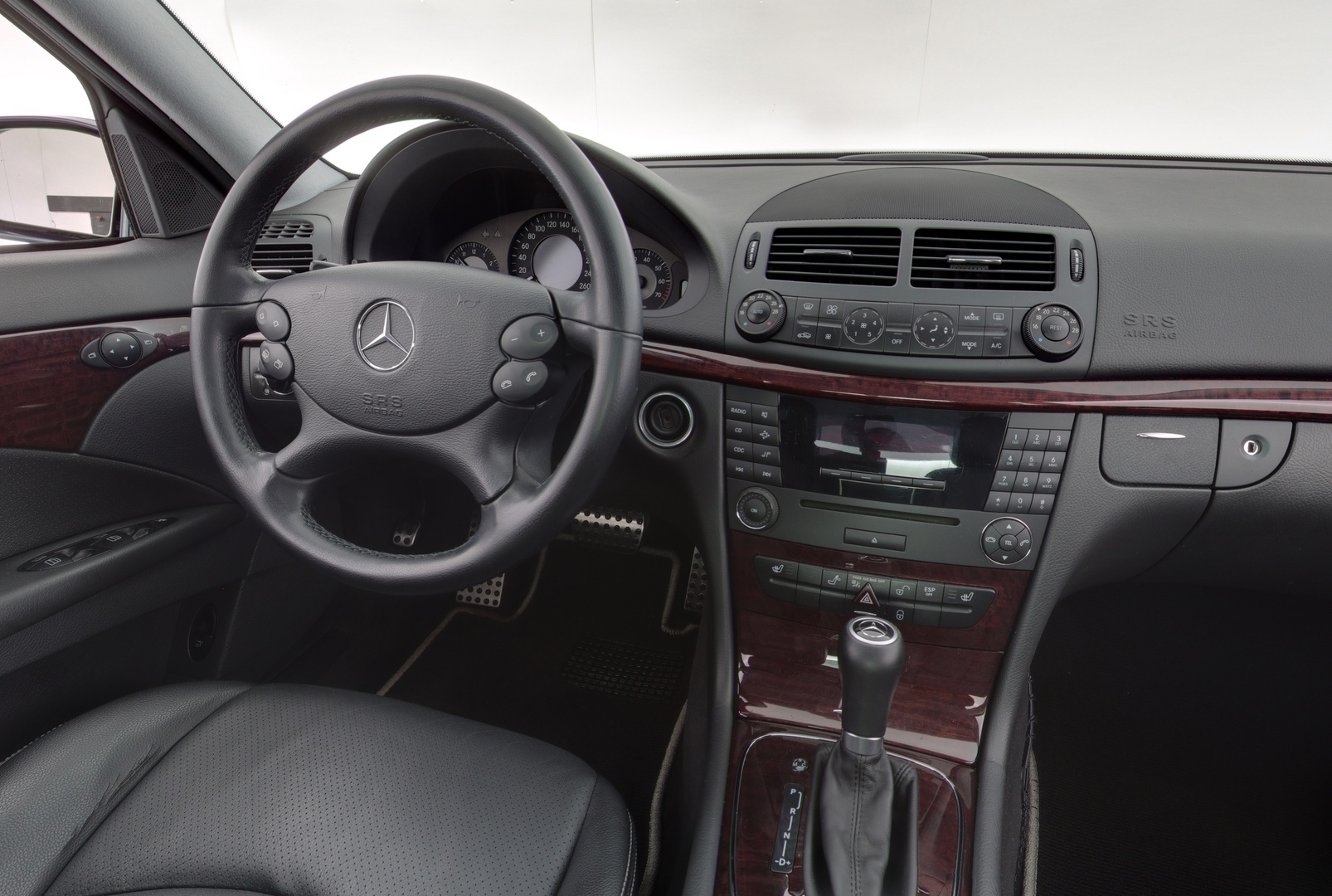 MERCEDES-BENZ E 2005