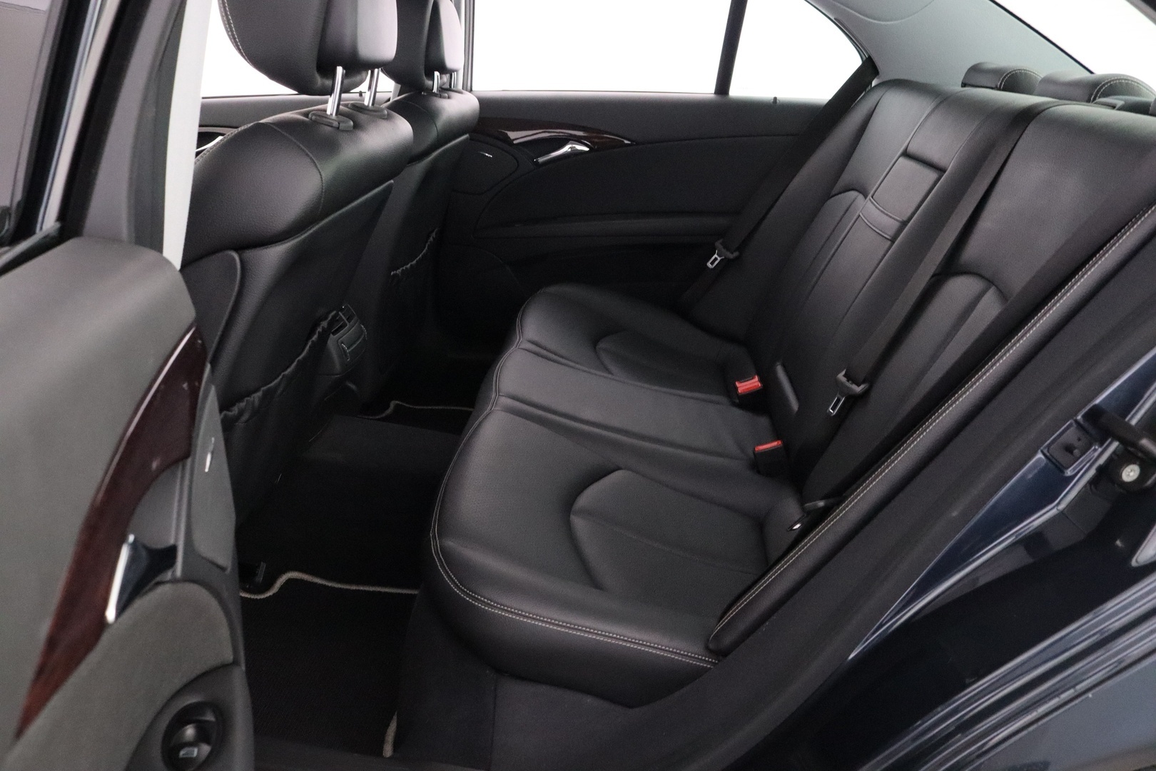 MERCEDES-BENZ E 2005