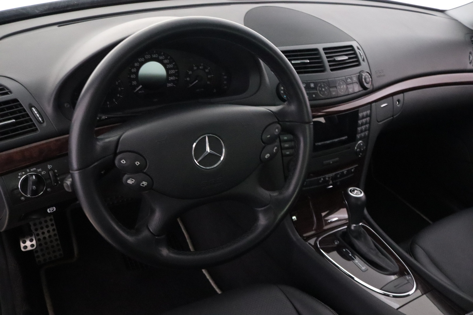 MERCEDES-BENZ E 2005