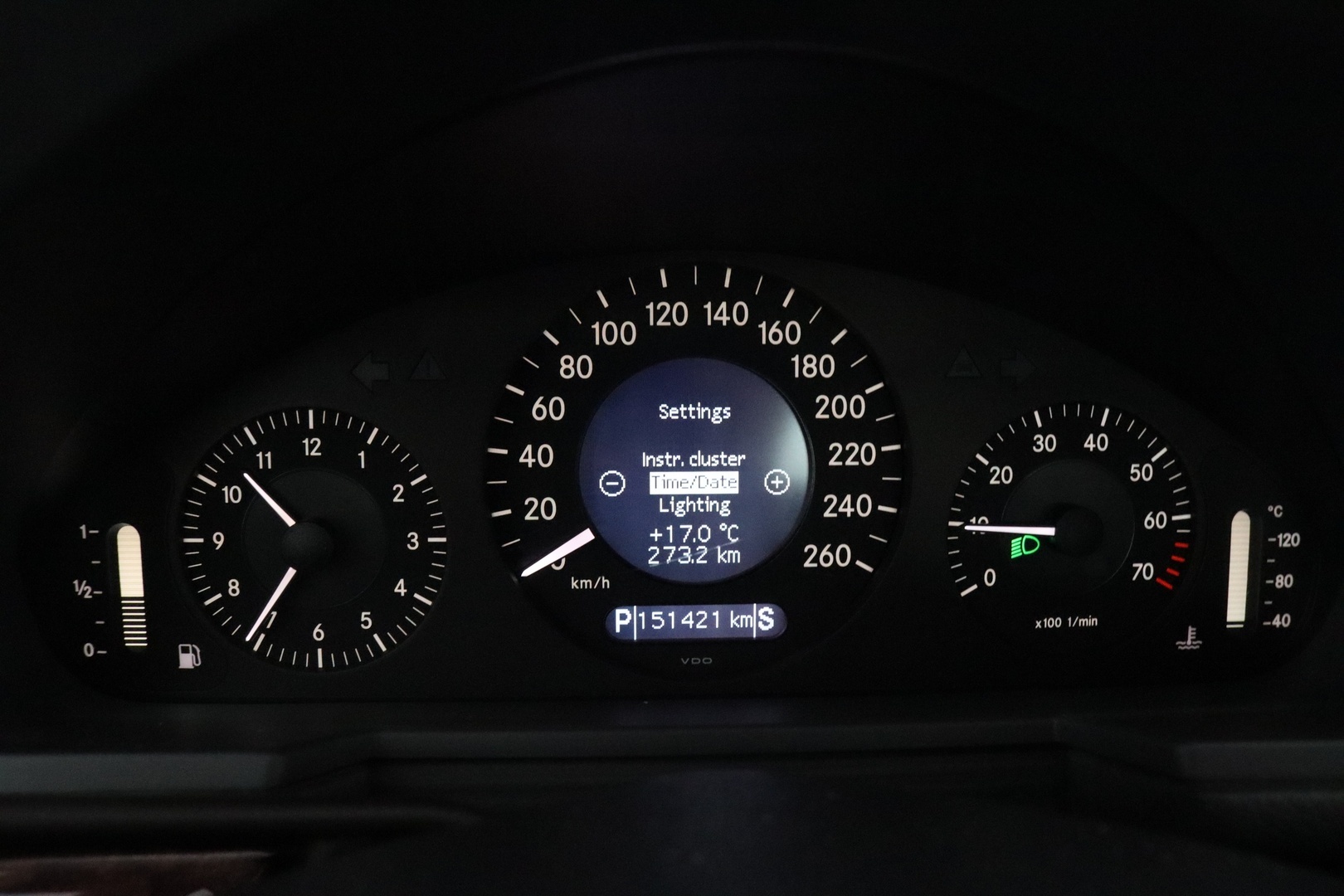 MERCEDES-BENZ E 2005