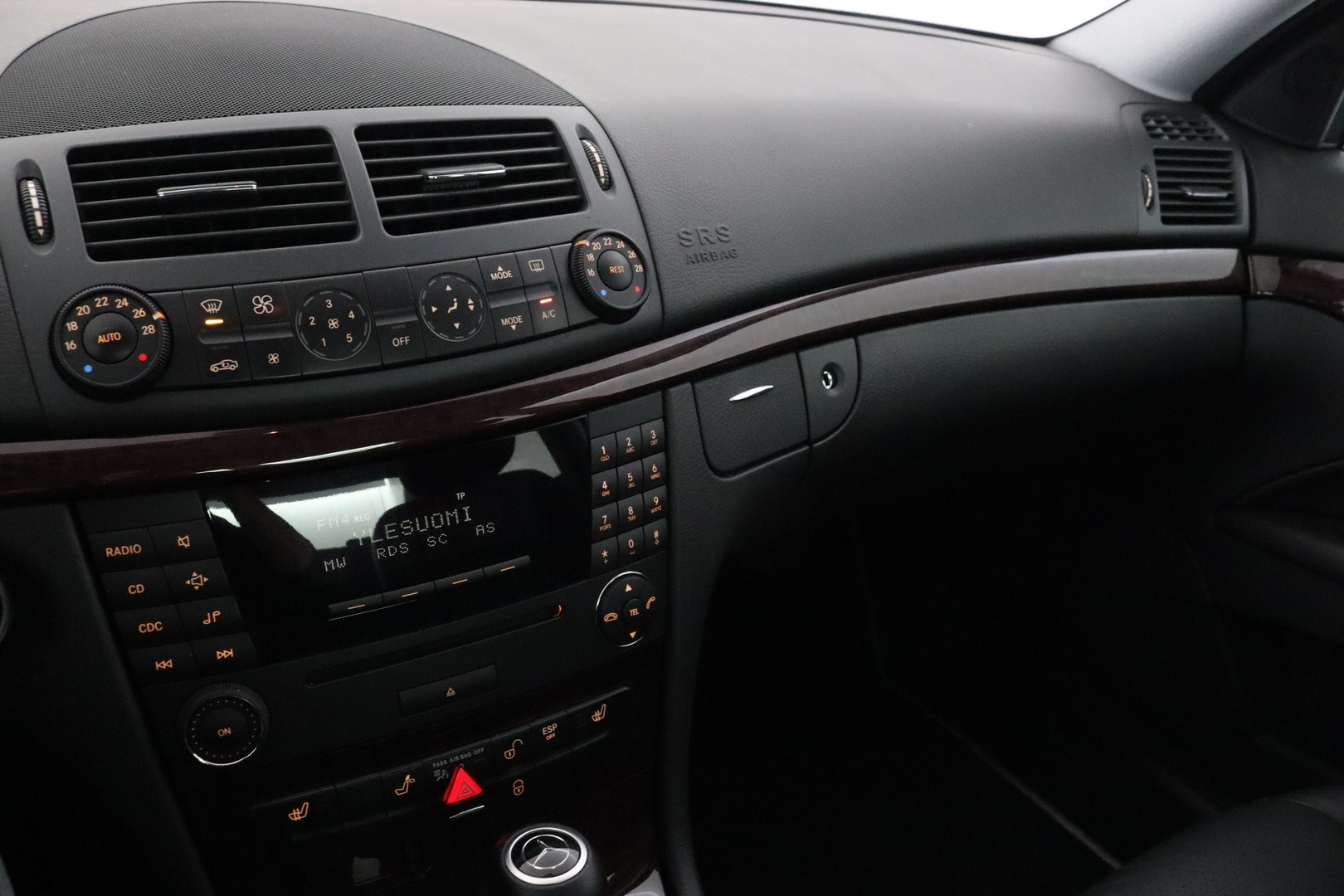 MERCEDES-BENZ E 2005