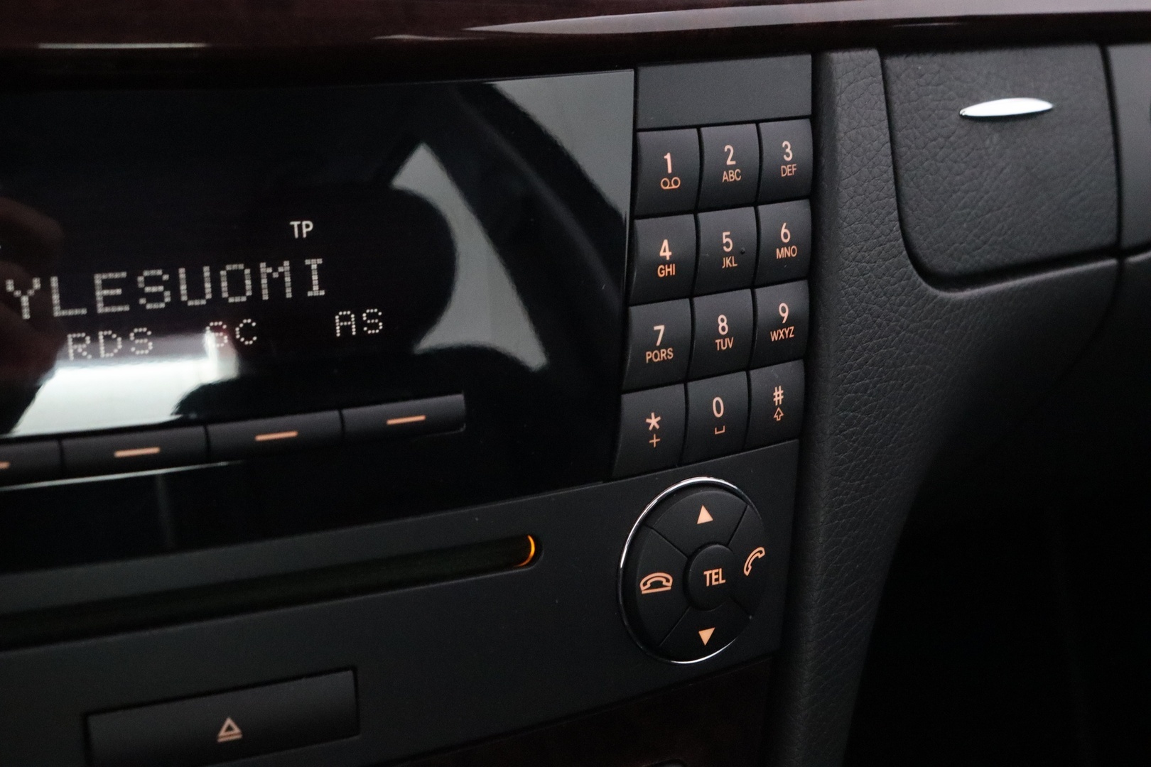MERCEDES-BENZ E 2005