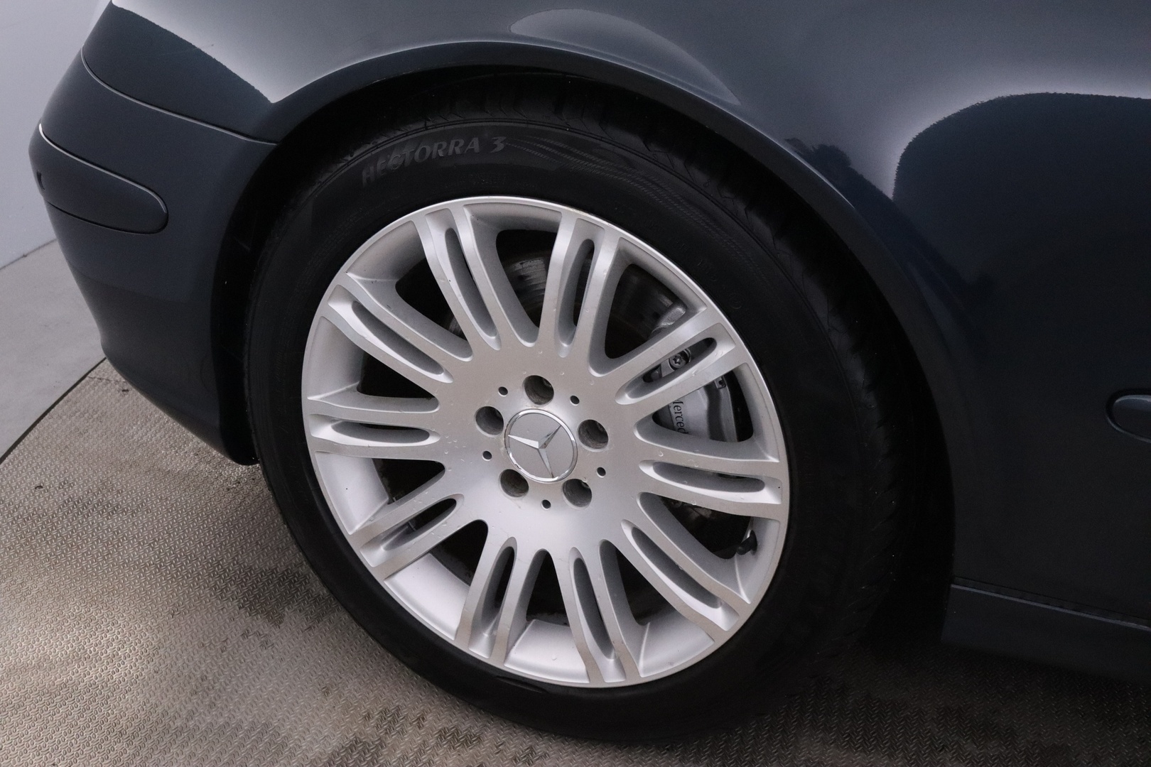 MERCEDES-BENZ E 2005