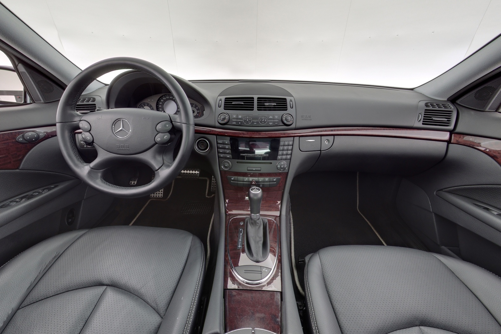 MERCEDES-BENZ E 2005