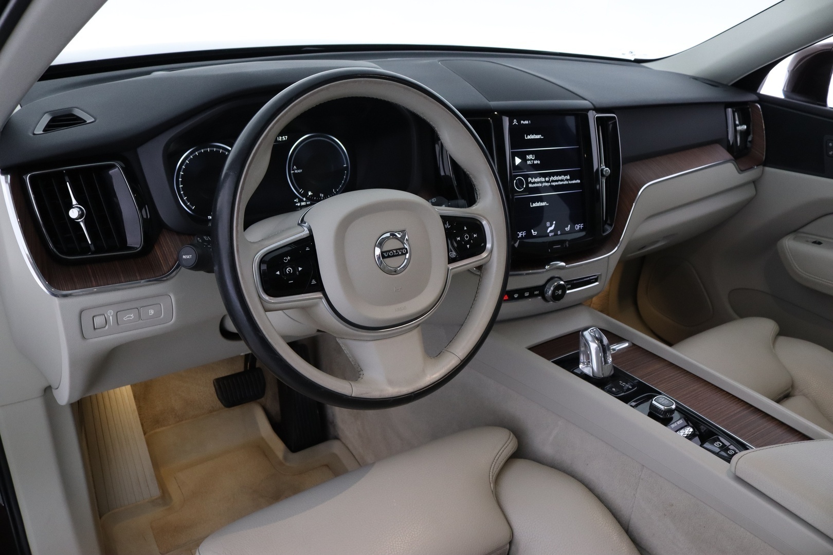 VOLVO XC60 2017