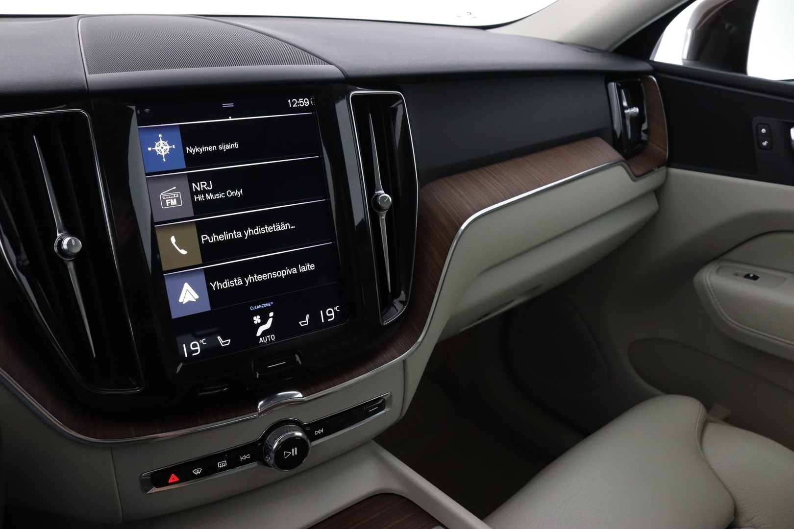 VOLVO XC60 2017