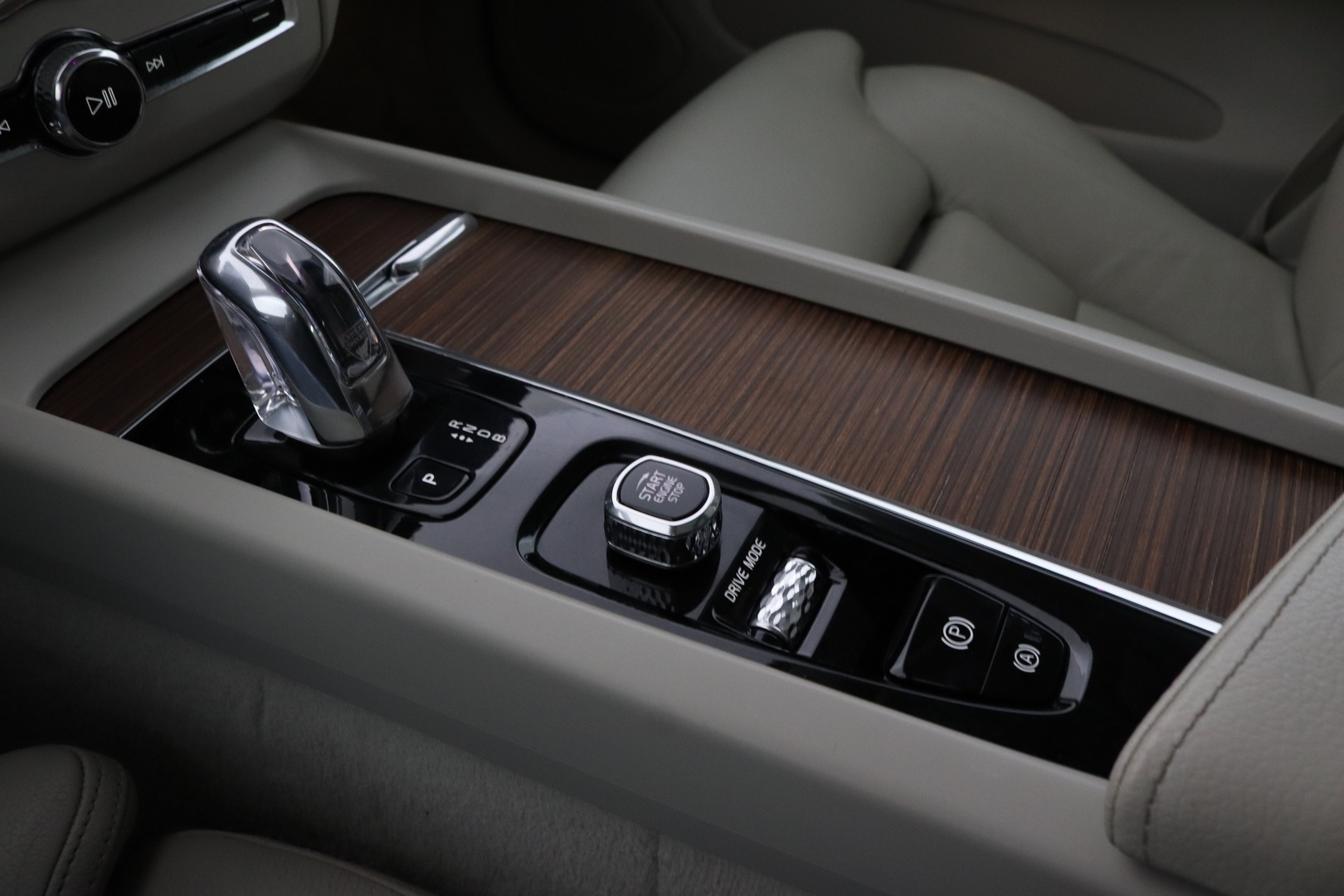 VOLVO XC60 2017