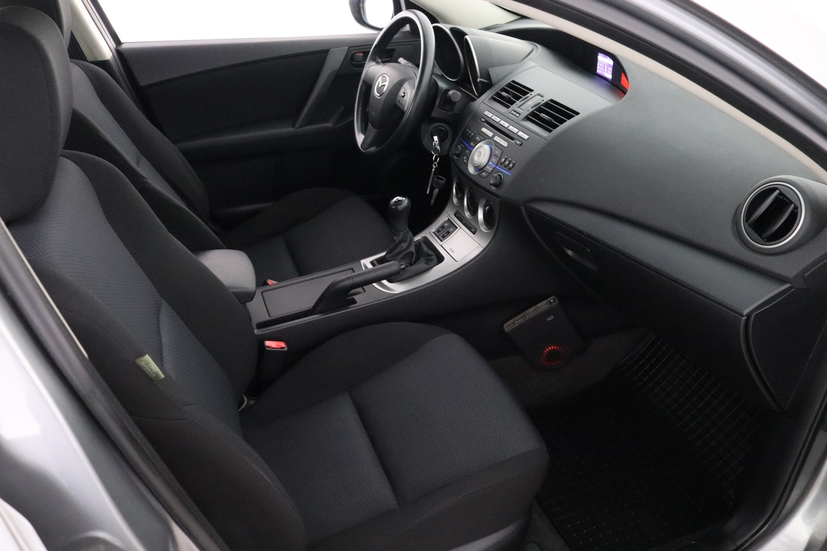 MAZDA Mazda3 17