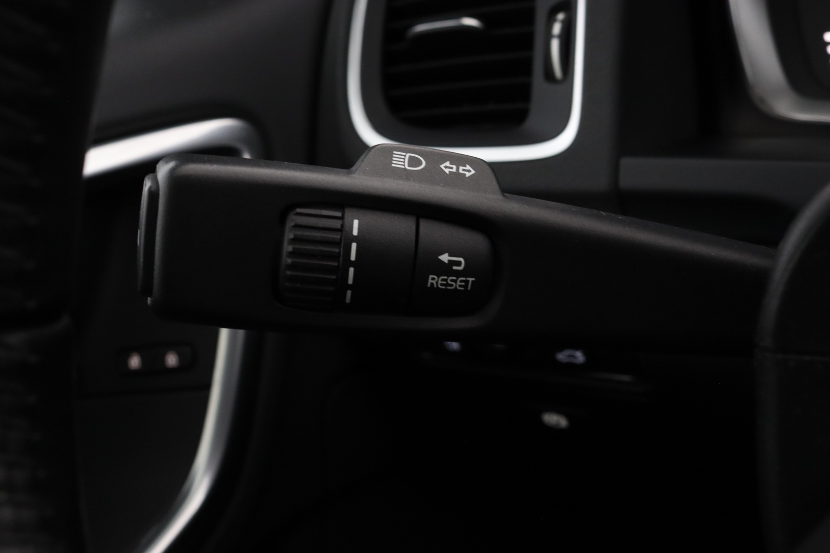 VOLVO V60 2017