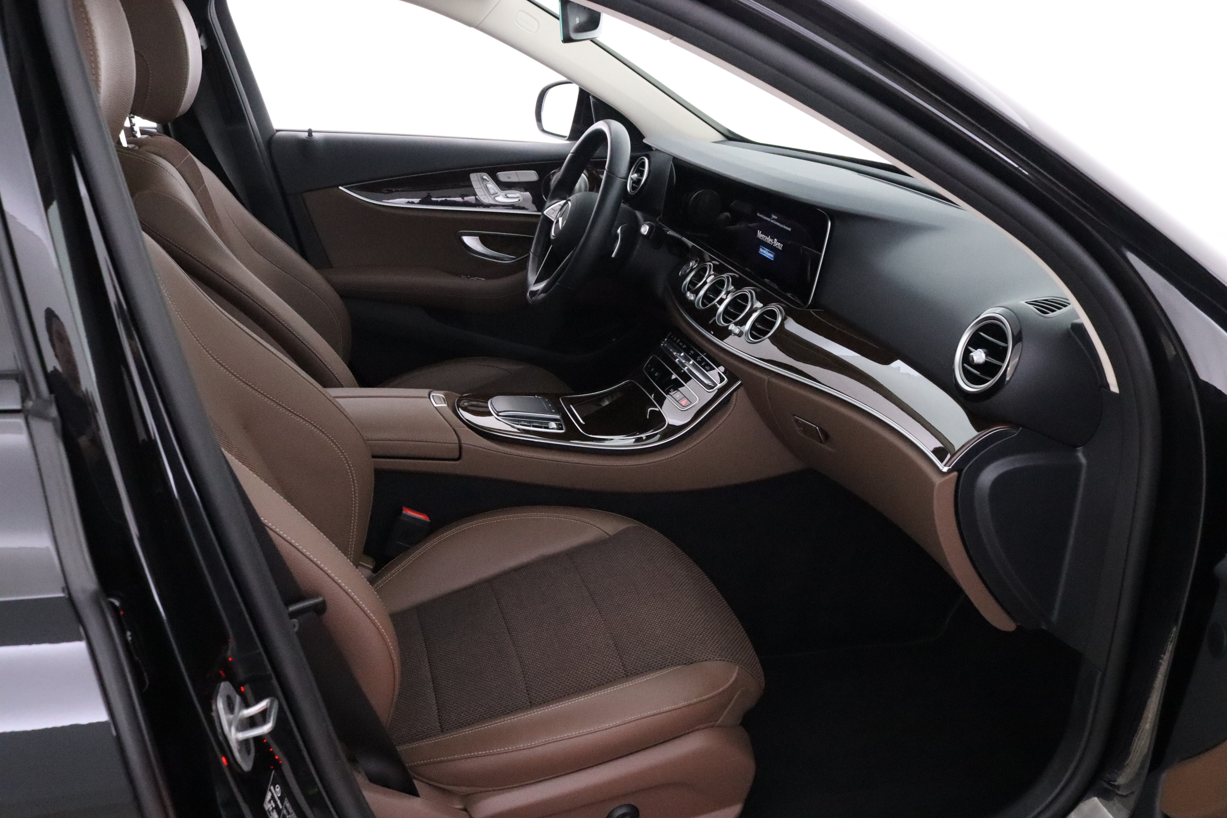 MERCEDES-BENZ E 2022