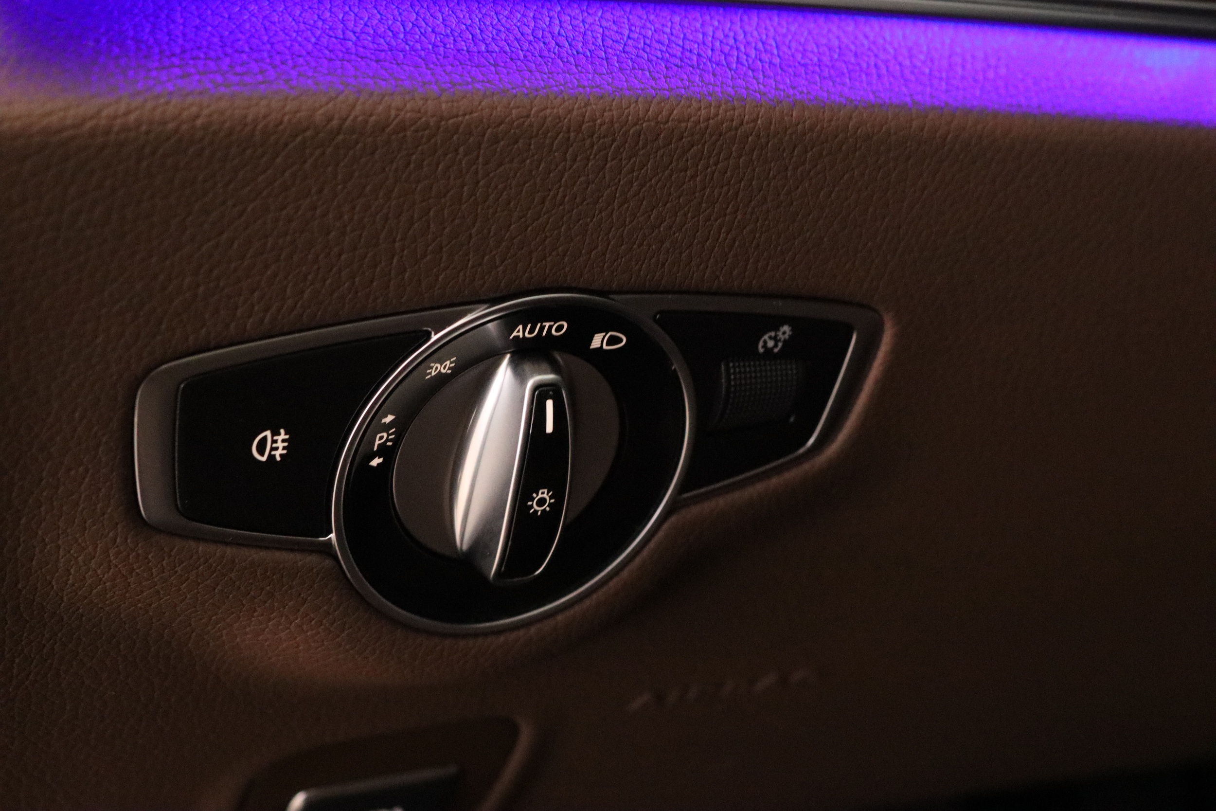 MERCEDES-BENZ E 2022