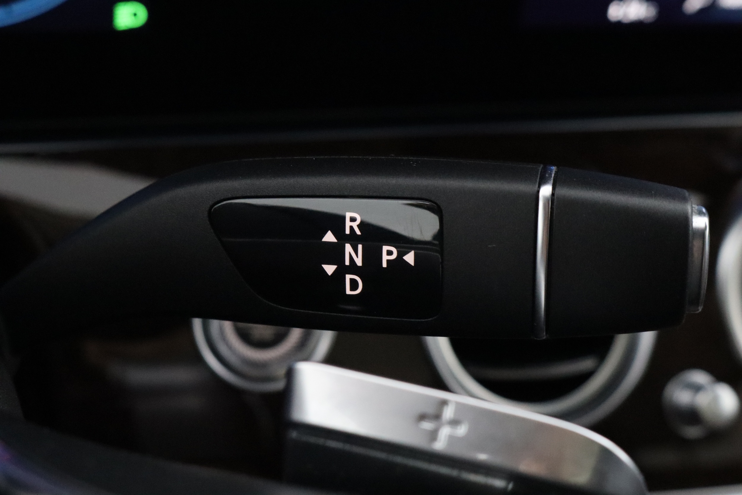 MERCEDES-BENZ E 2022