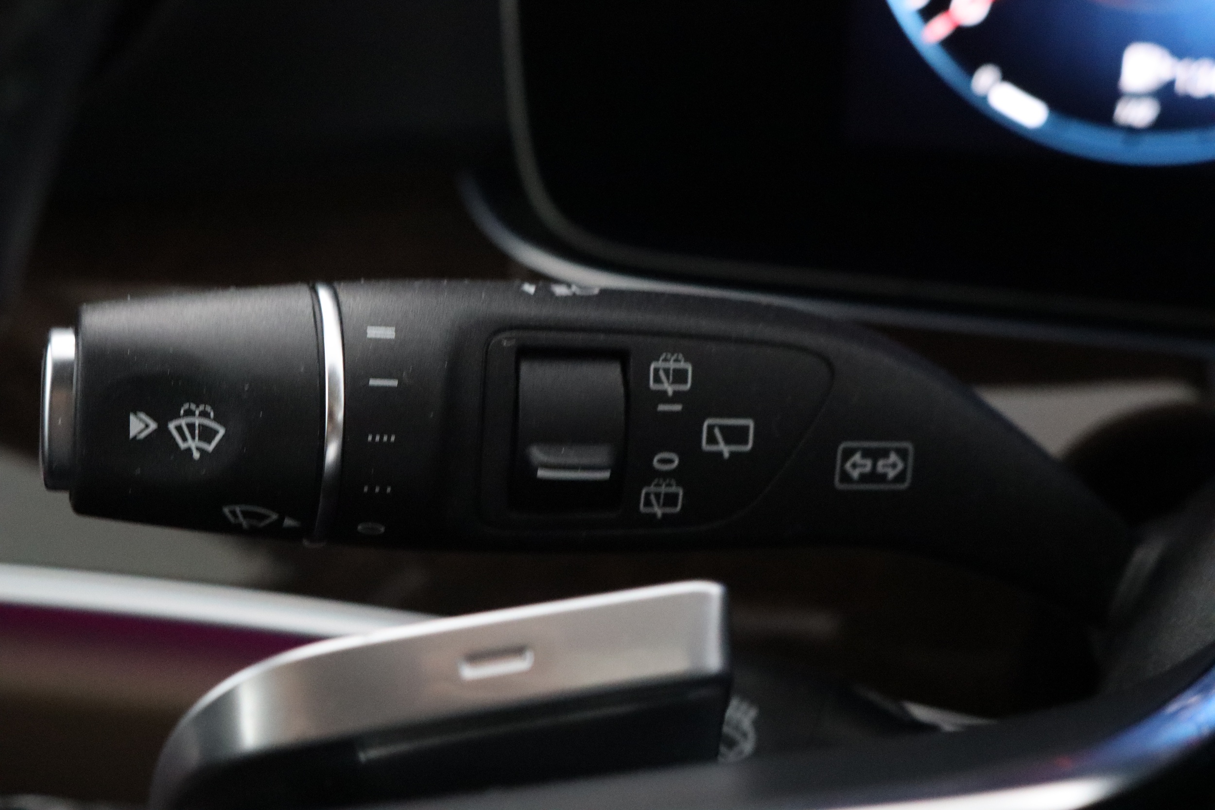 MERCEDES-BENZ E 2022