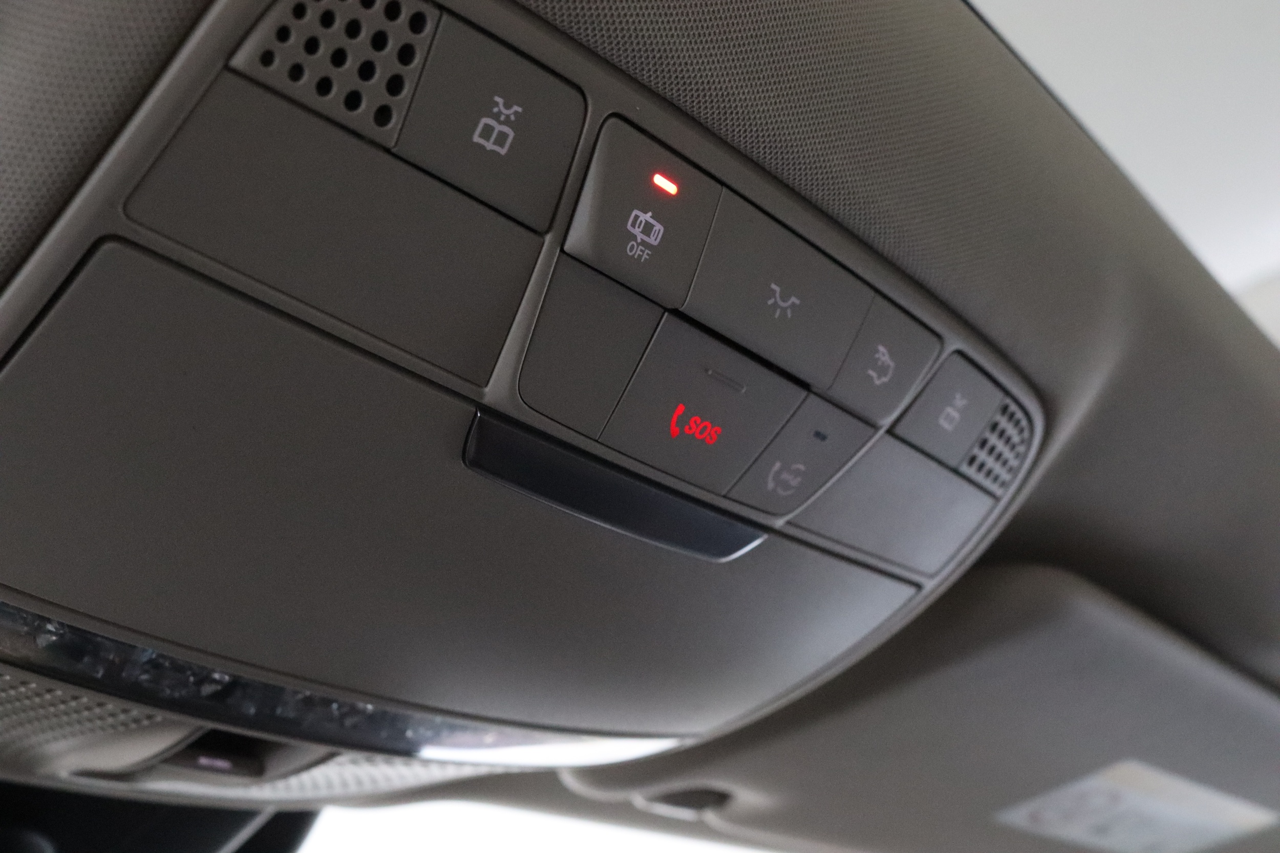 MERCEDES-BENZ E 2022