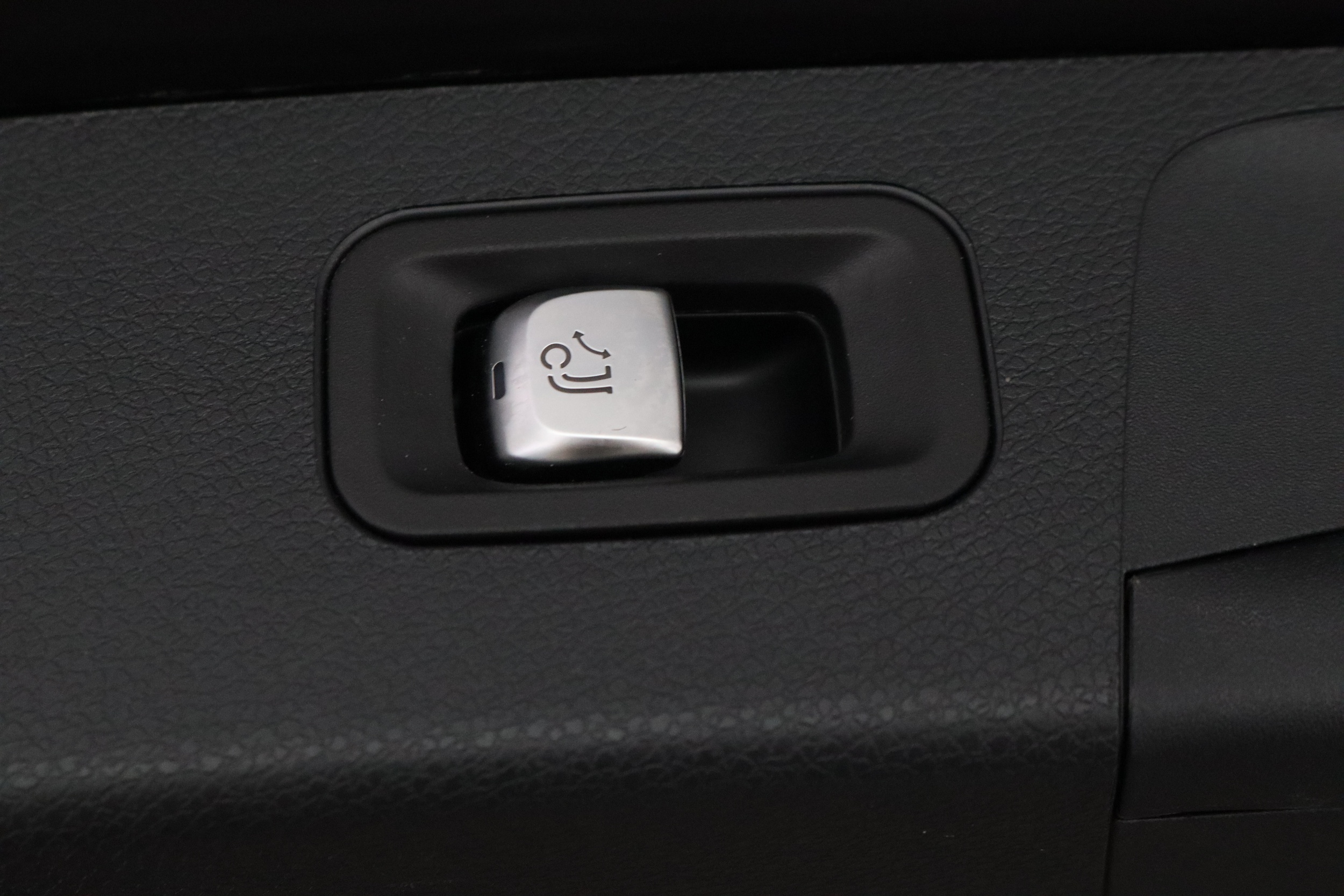 MERCEDES-BENZ E 2022