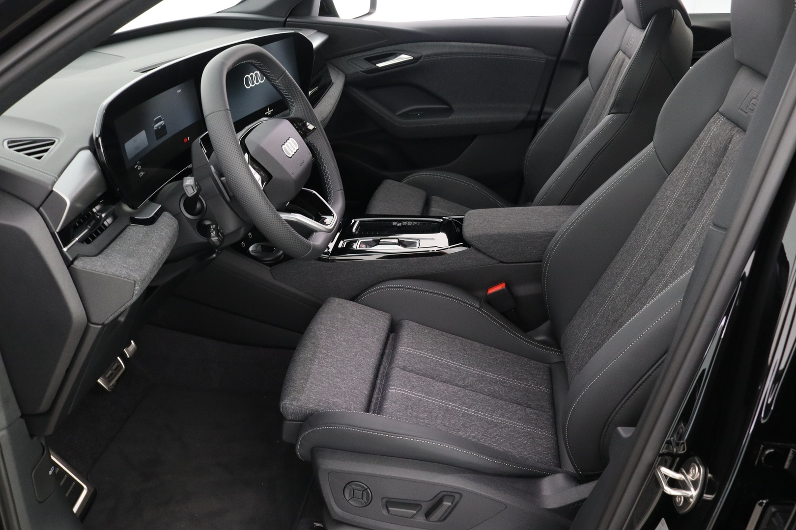 AUDI Q6 e-tron 12